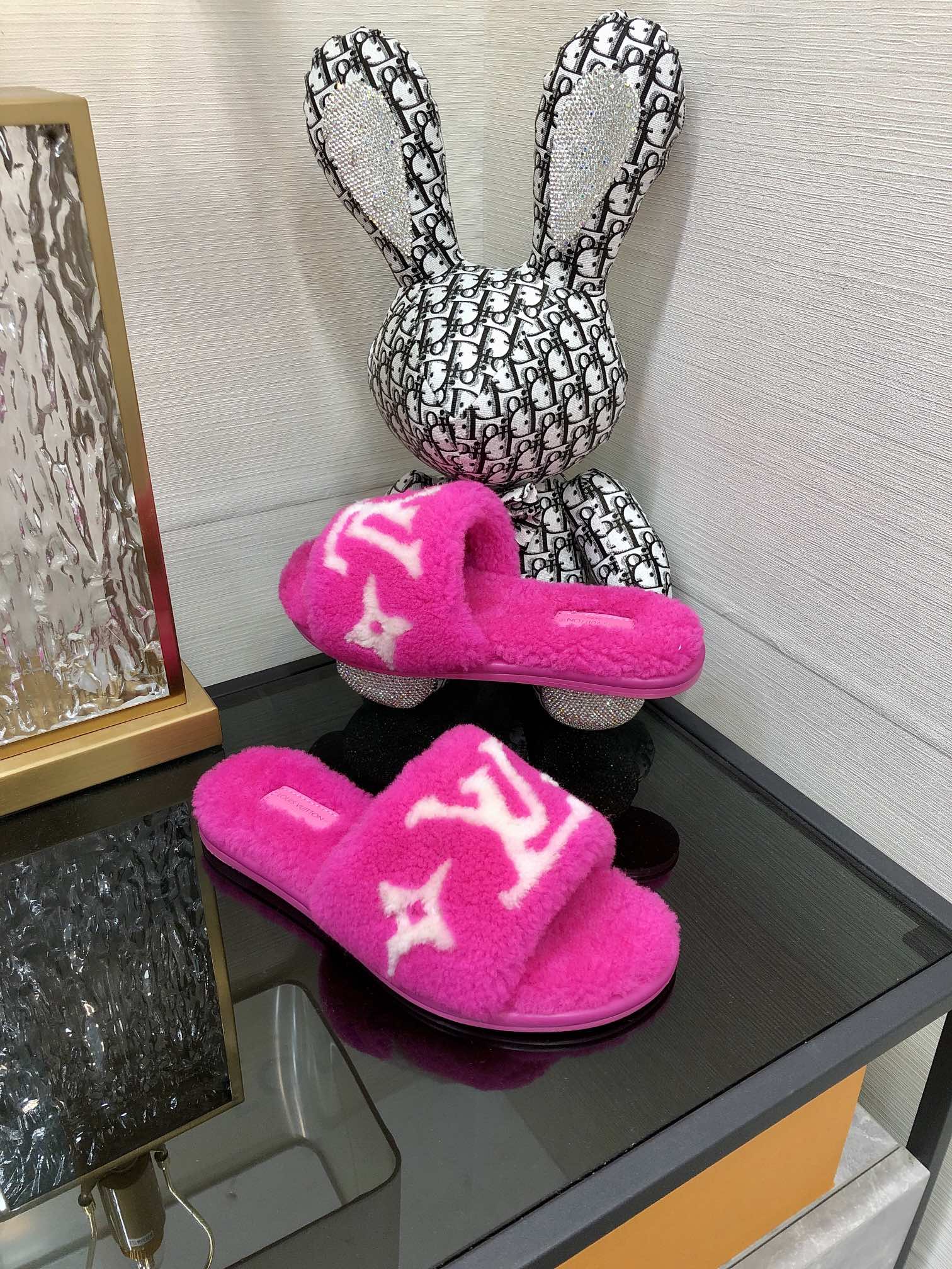 Louis Vuitton Women’s Magnetic Flat Mule Pink For Women LV