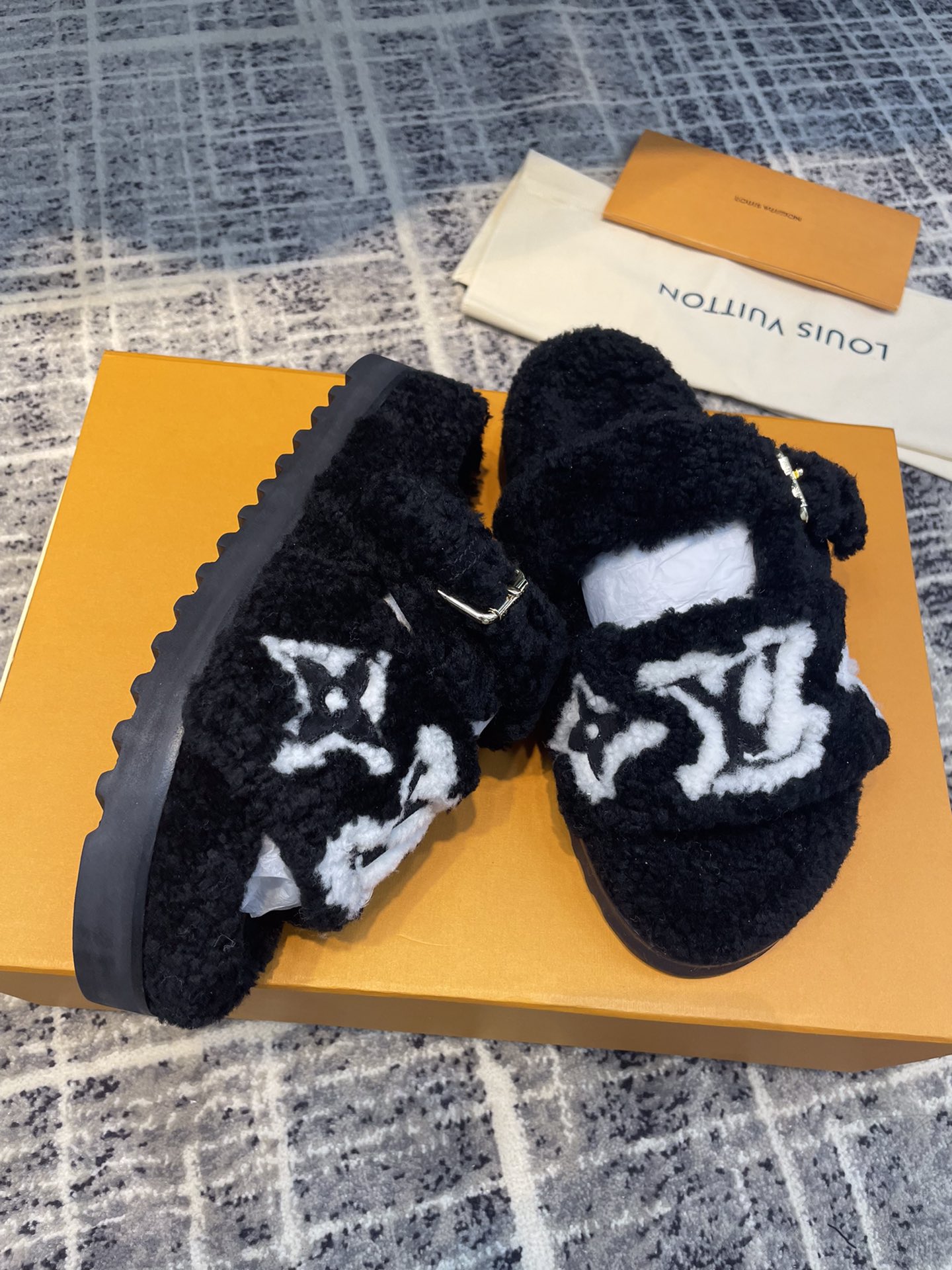 Louis Vuitton Women’s Paseo Flat Comfort Mule Black For Women LV 1AACR8
