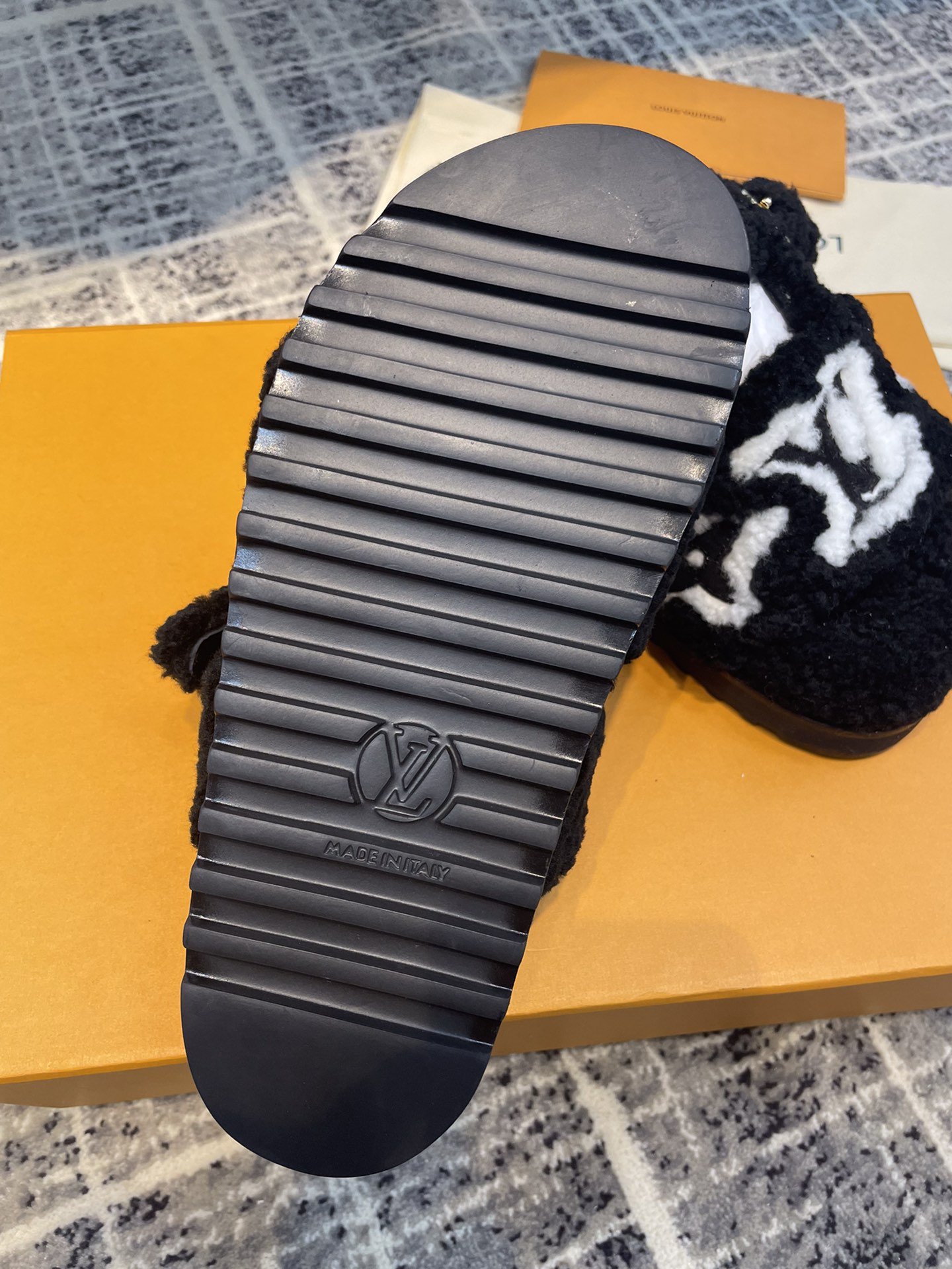 Louis Vuitton Women’s Paseo Flat Comfort Mule Black For Women LV 1AACR8