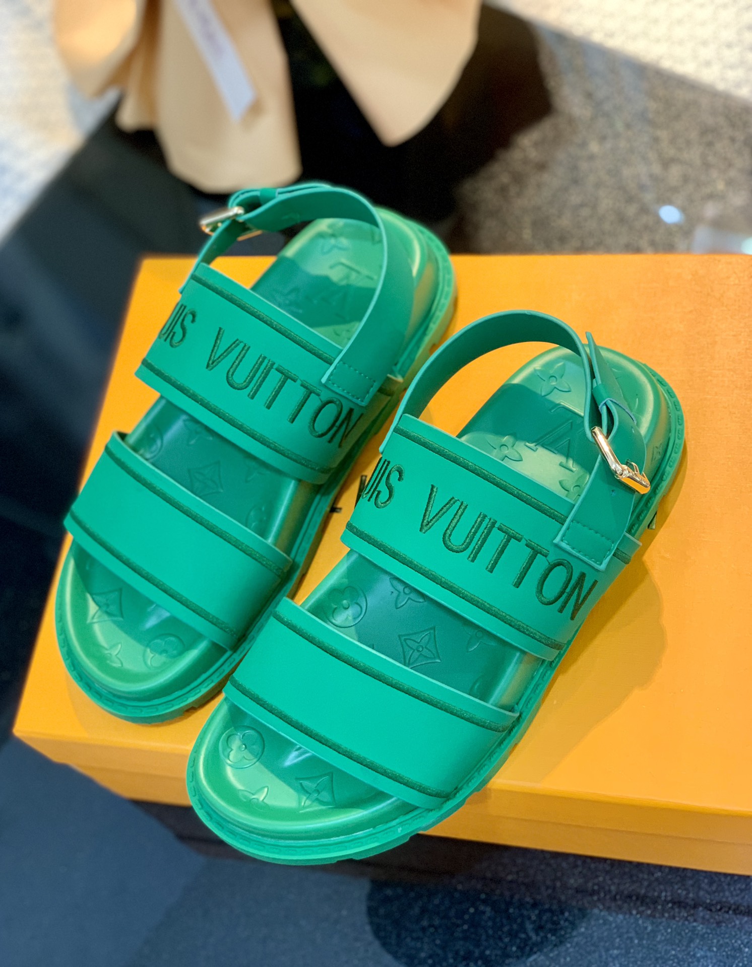 Louis Vuitton Women’s Paseo flat Comfort Sandal Green For Women LV