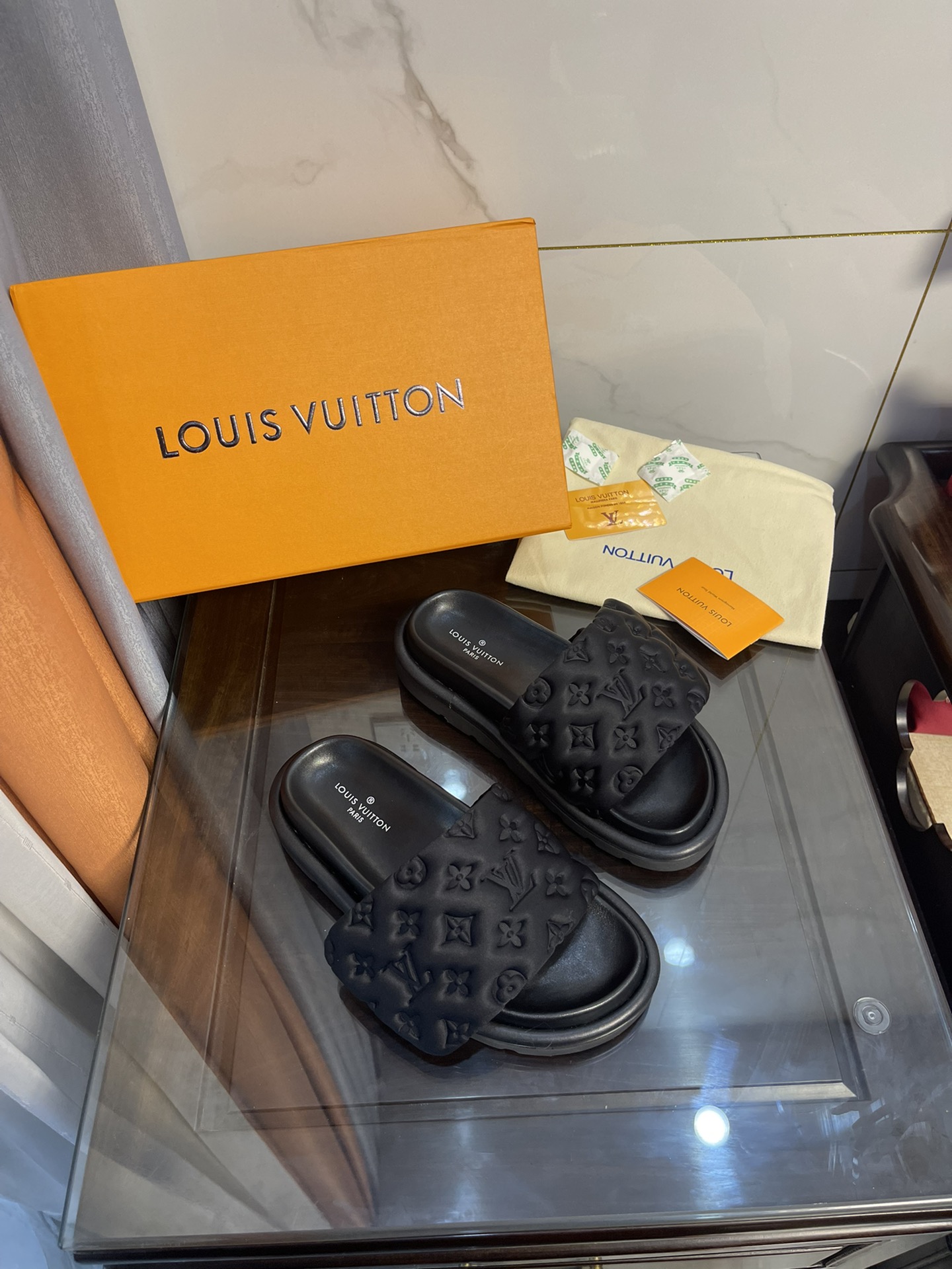 Louis Vuitton Women’s Pool Pillow Comfort Flat Mule Black For Women LV 1AA1EF