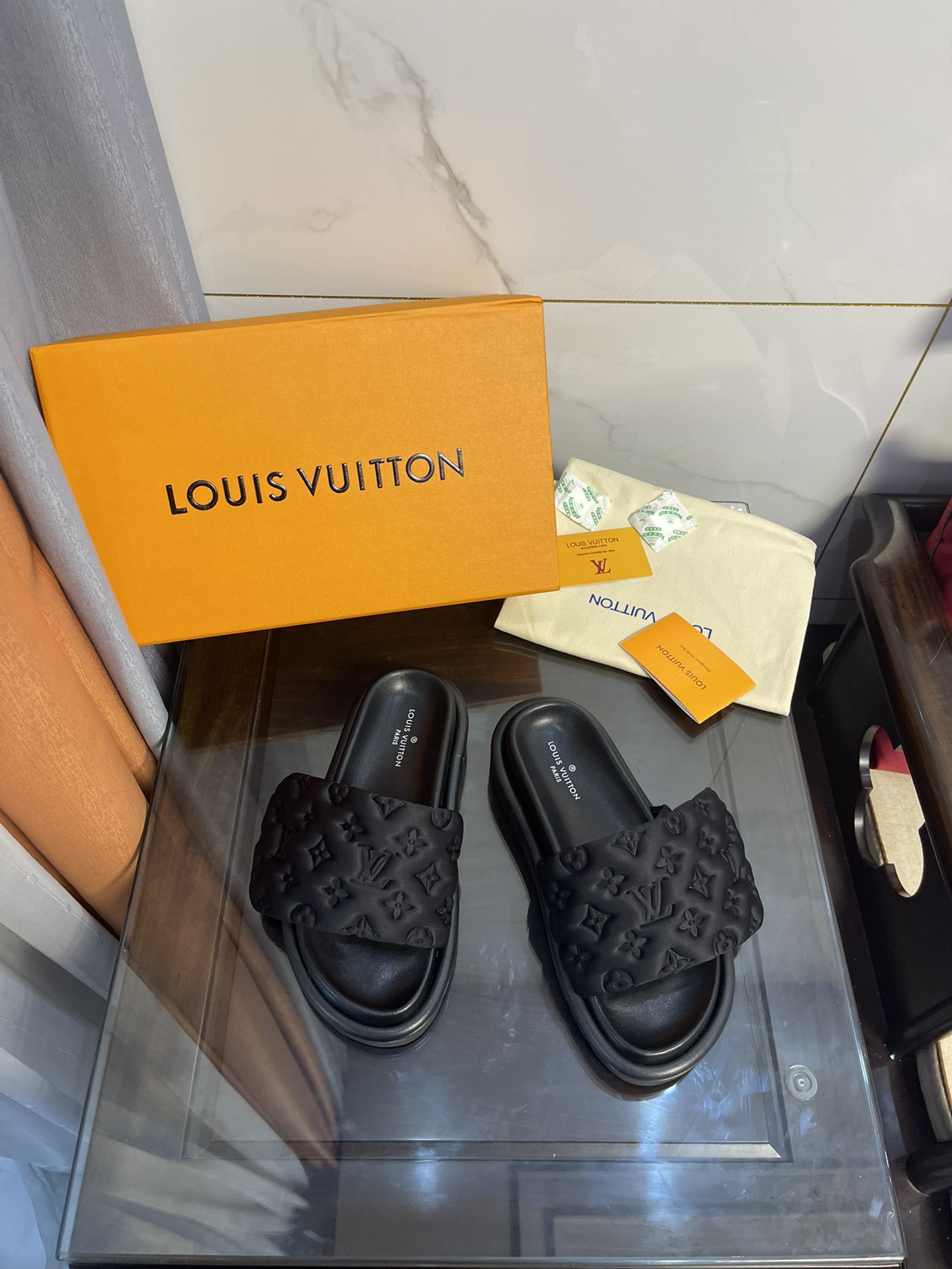 Louis Vuitton Women’s Pool Pillow Comfort Flat Mule Black For Women LV 1AA1EF