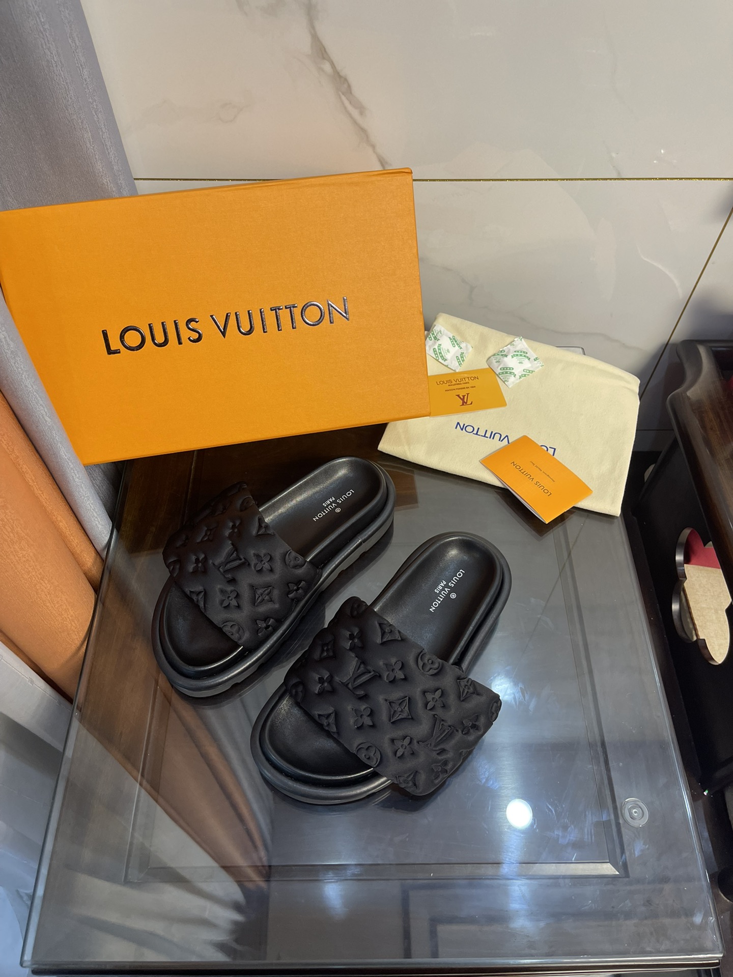 Louis Vuitton Women’s Pool Pillow Comfort Flat Mule Black For Women LV 1AA1EF