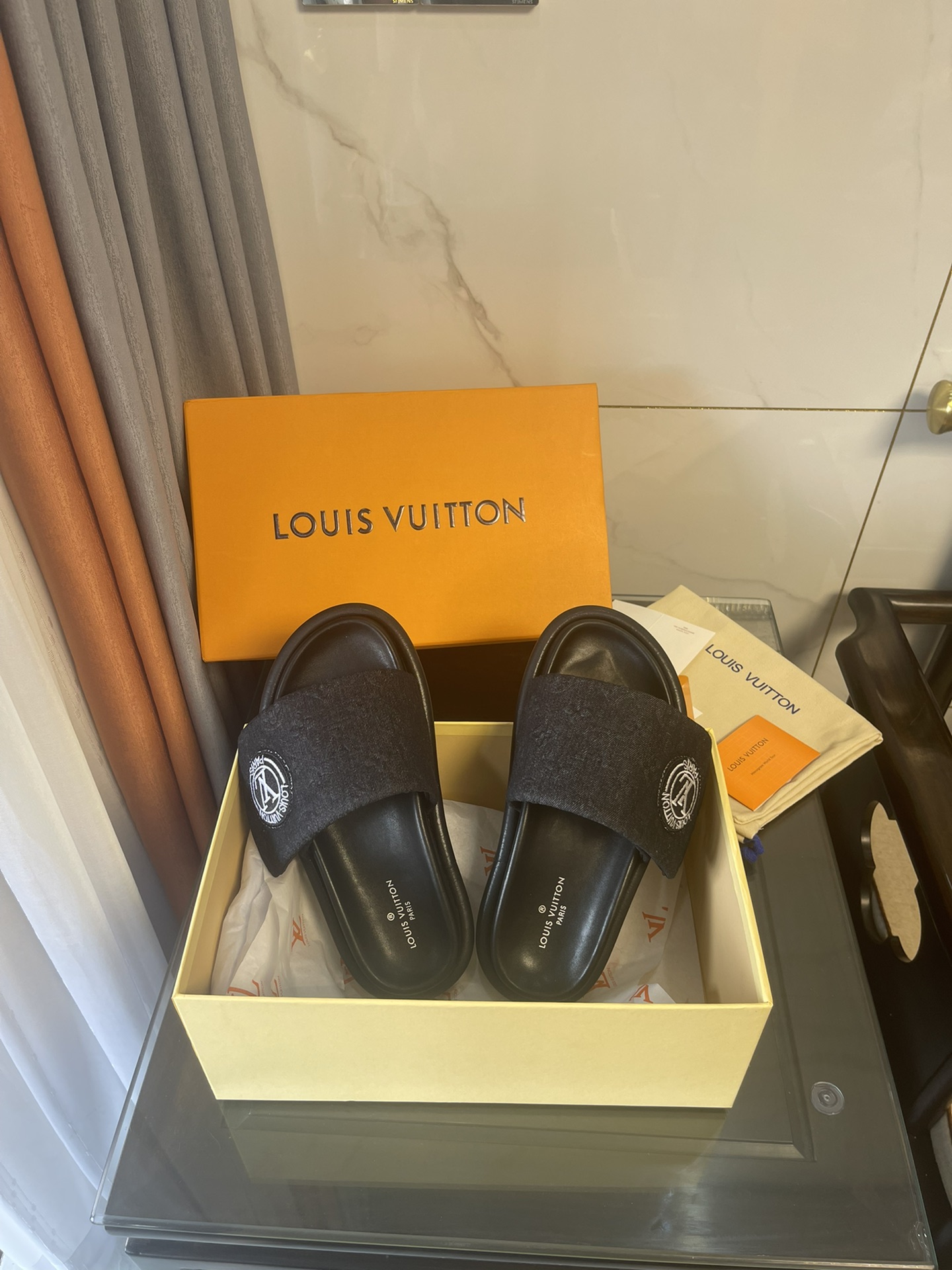 Louis Vuitton Women’s Pool Pillow Comfort Flat Mule Black For Women LV
