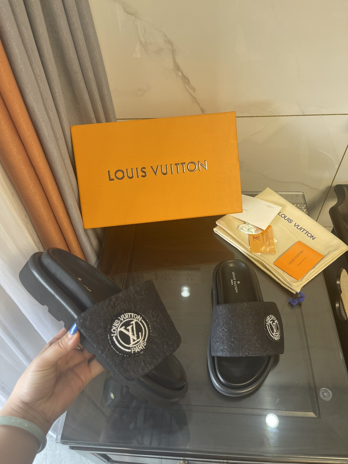 Louis Vuitton Women’s Pool Pillow Comfort Flat Mule Black For Women LV