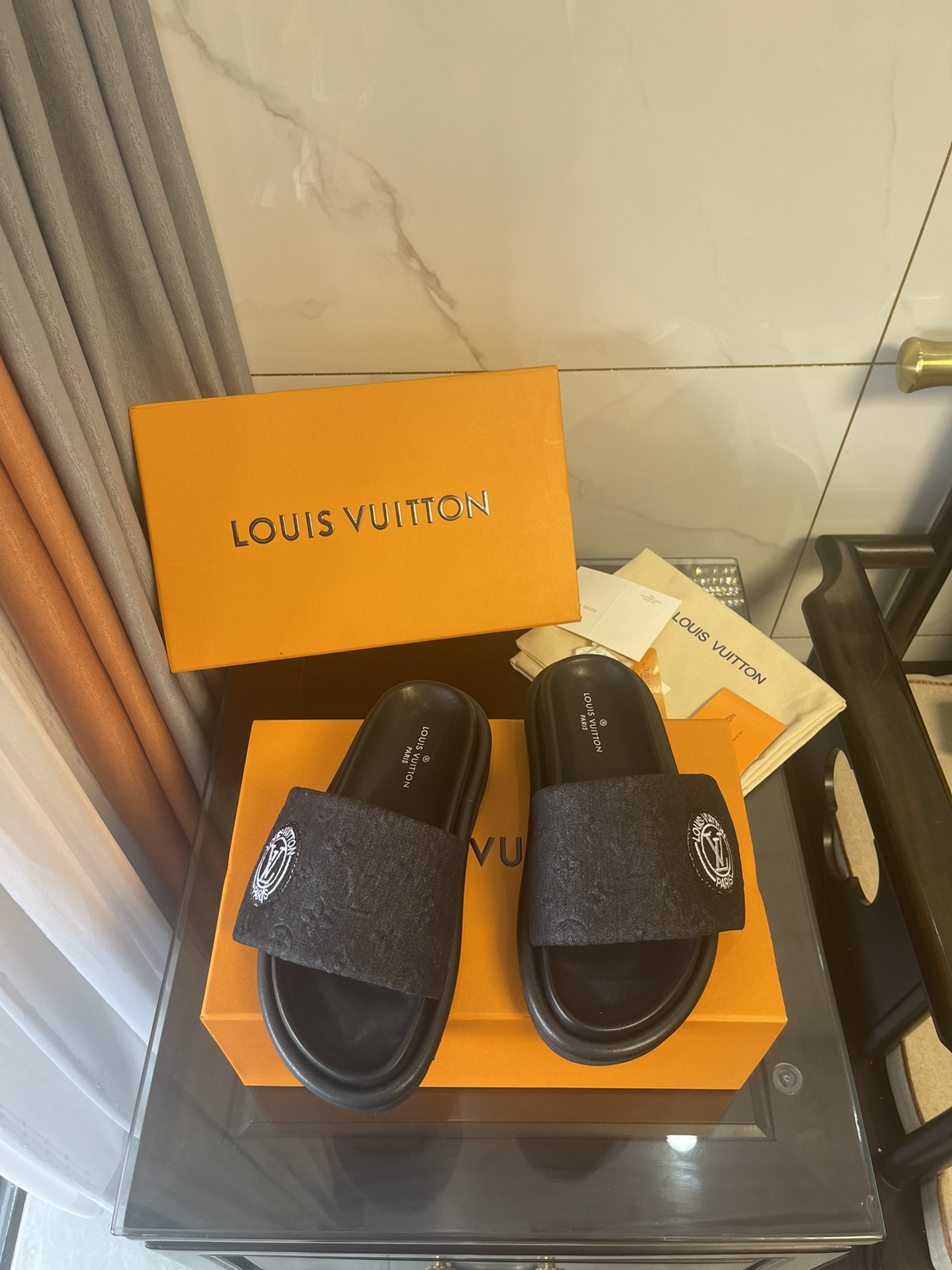 Louis Vuitton Women’s Pool Pillow Comfort Flat Mule Black For Women LV