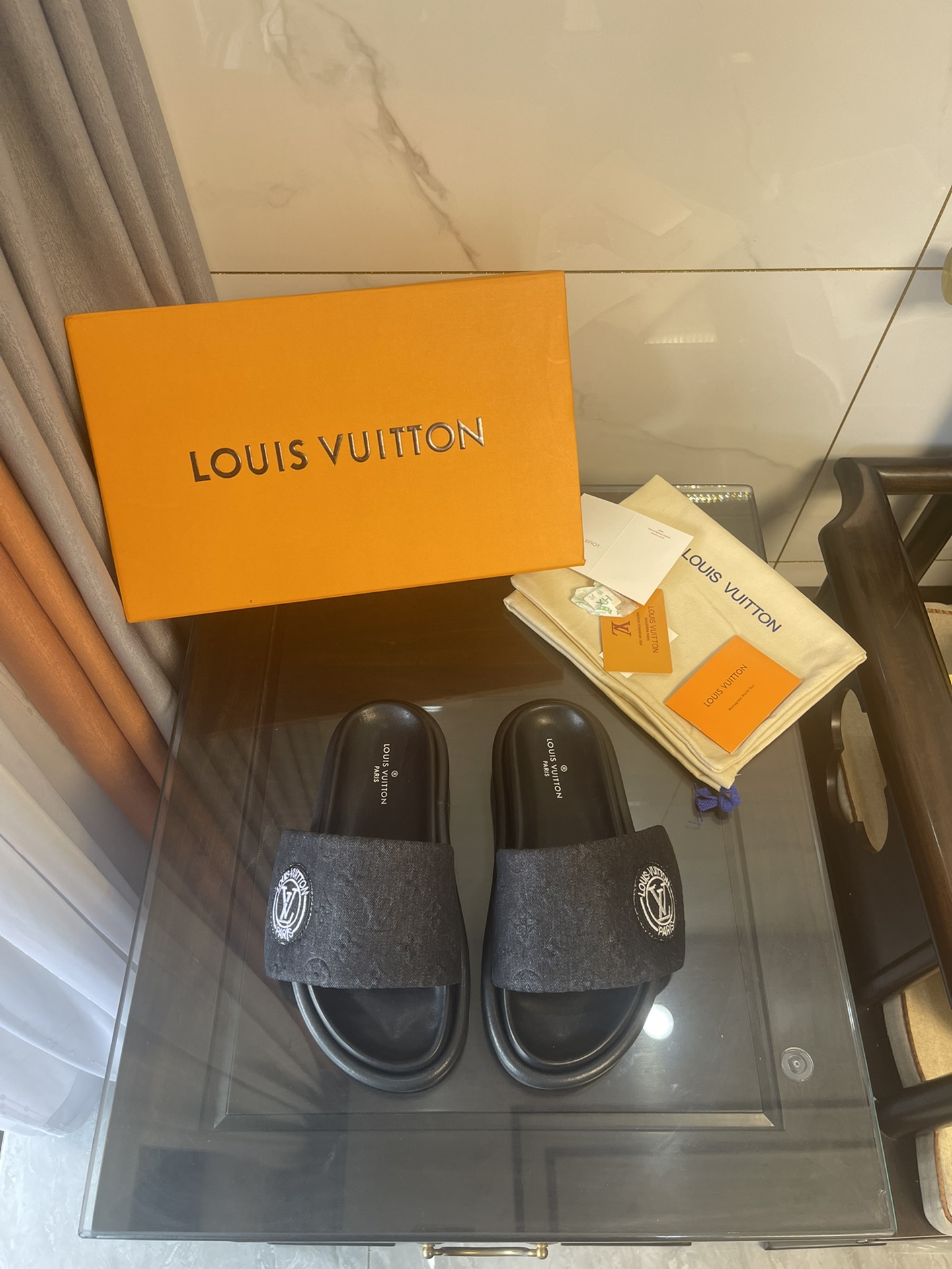 Louis Vuitton Women’s Pool Pillow Comfort Flat Mule Black For Women LV