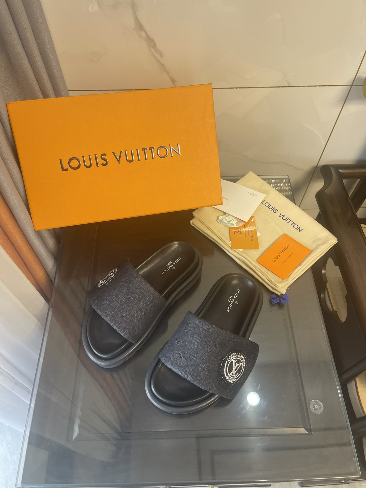 Louis Vuitton Women’s Pool Pillow Comfort Flat Mule Black For Women LV