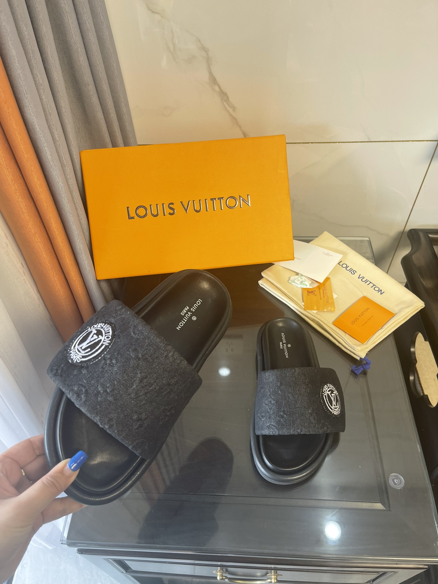 Louis Vuitton Women’s Pool Pillow Comfort Flat Mule Black For Women LV