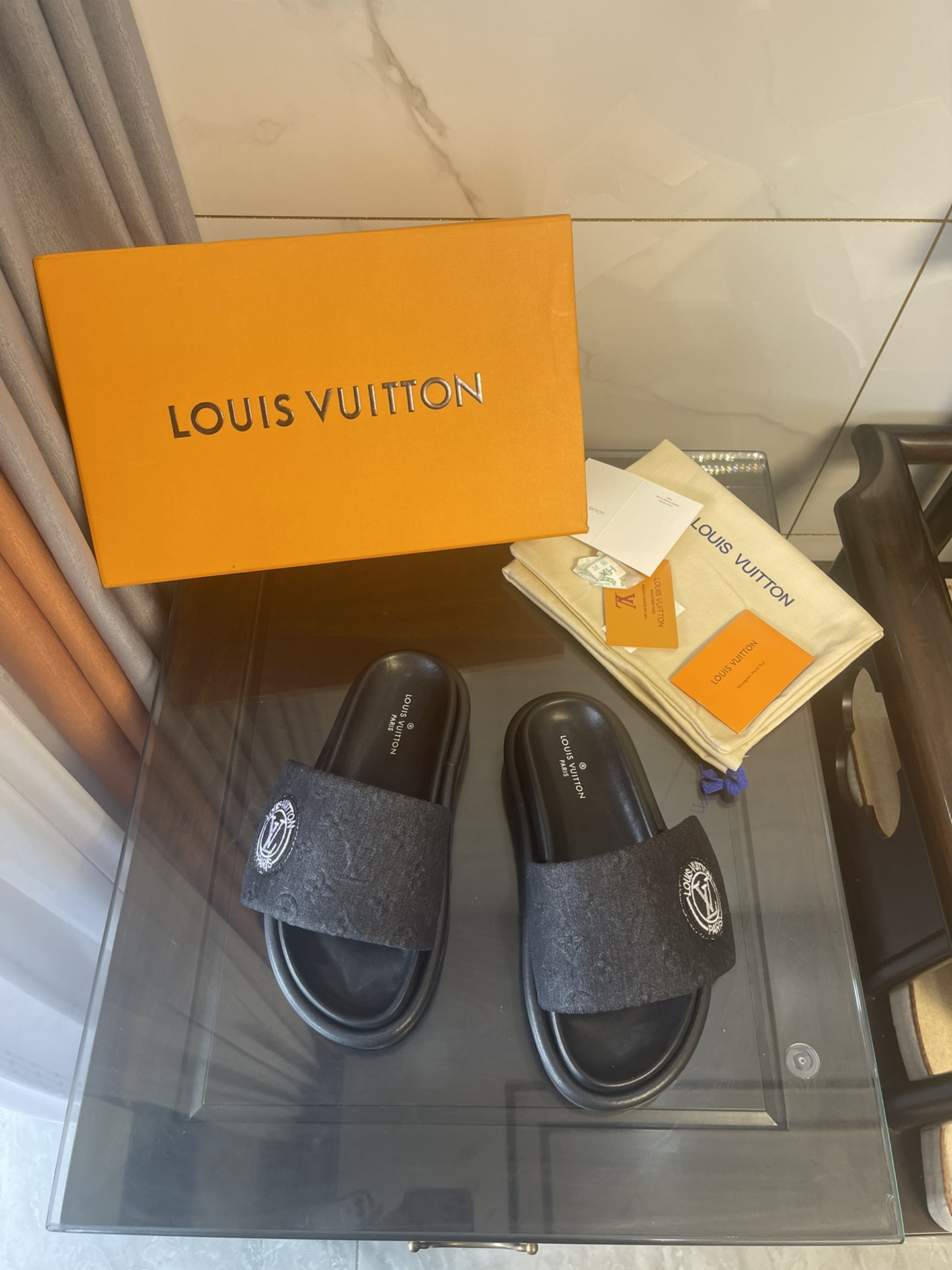 Louis Vuitton Women’s Pool Pillow Comfort Flat Mule Black For Women LV