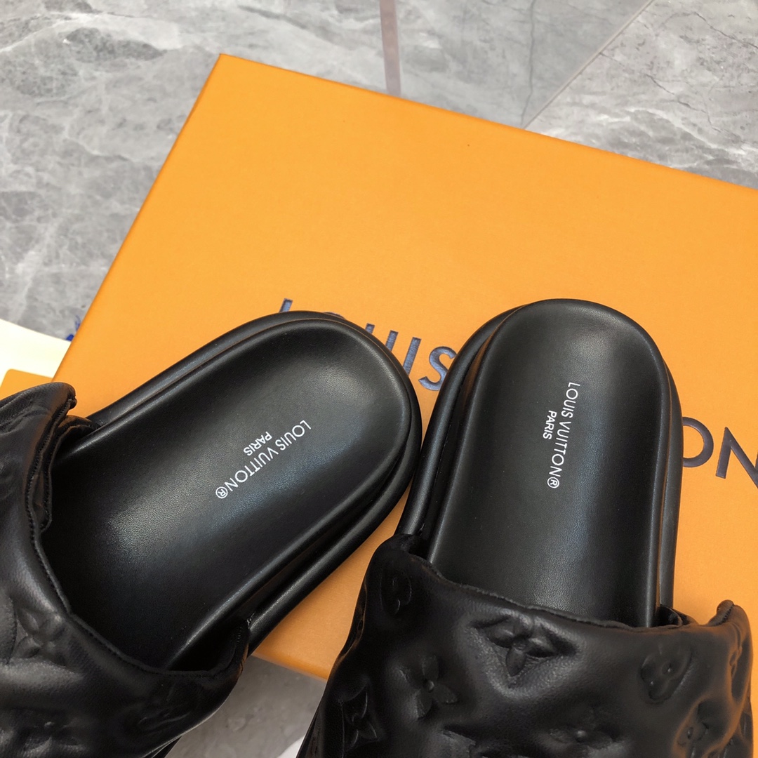 Louis Vuitton Women’s Pool Pillow Flat Comfort Mule Black For Women LV 1AABKM