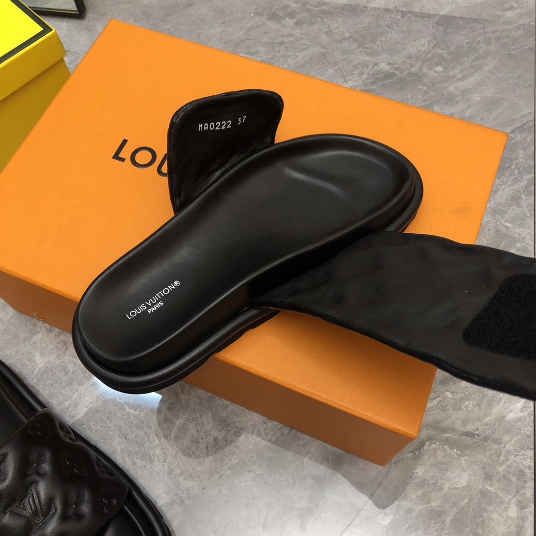 Louis Vuitton Women’s Pool Pillow Flat Comfort Mule Black For Women LV 1AABKM
