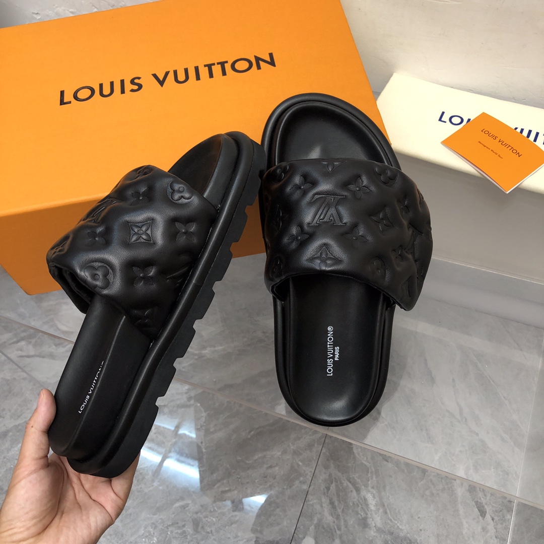 Louis Vuitton Women’s Pool Pillow Flat Comfort Mule Black For Women LV 1AABKM