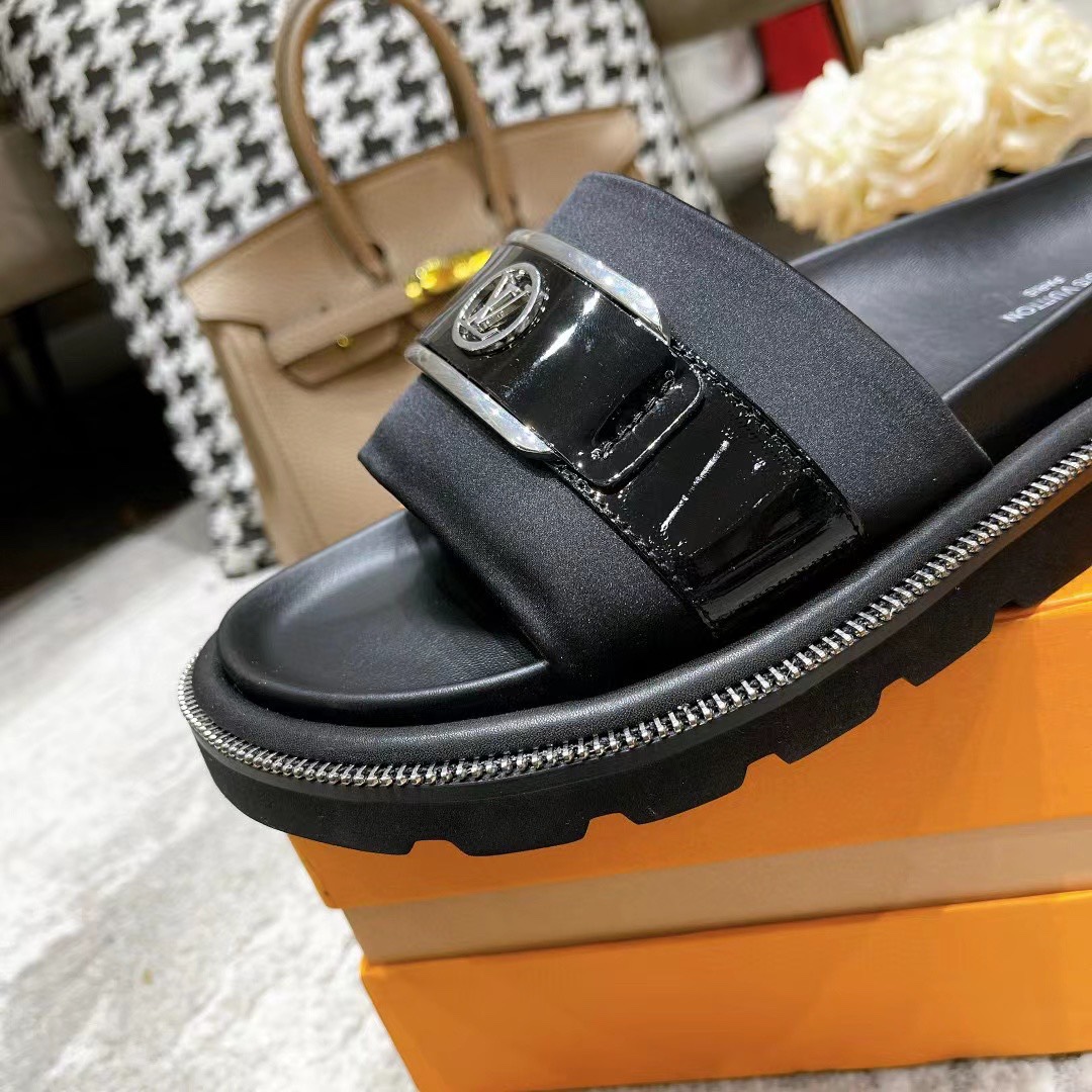 Louis Vuitton Women’s Pool Pillow Flat Comfort Mule Black For Women LV