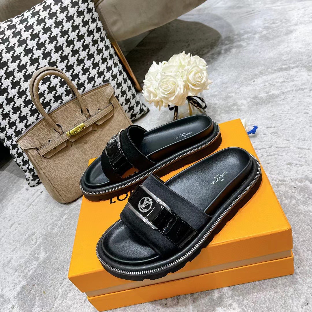 Louis Vuitton Women’s Pool Pillow Flat Comfort Mule Black For Women LV