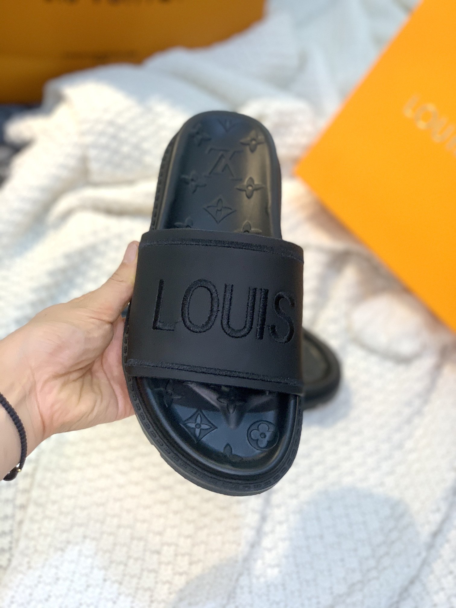 Louis Vuitton Women’s Pool Pillow Flat Comfort Mule Black For Women LV