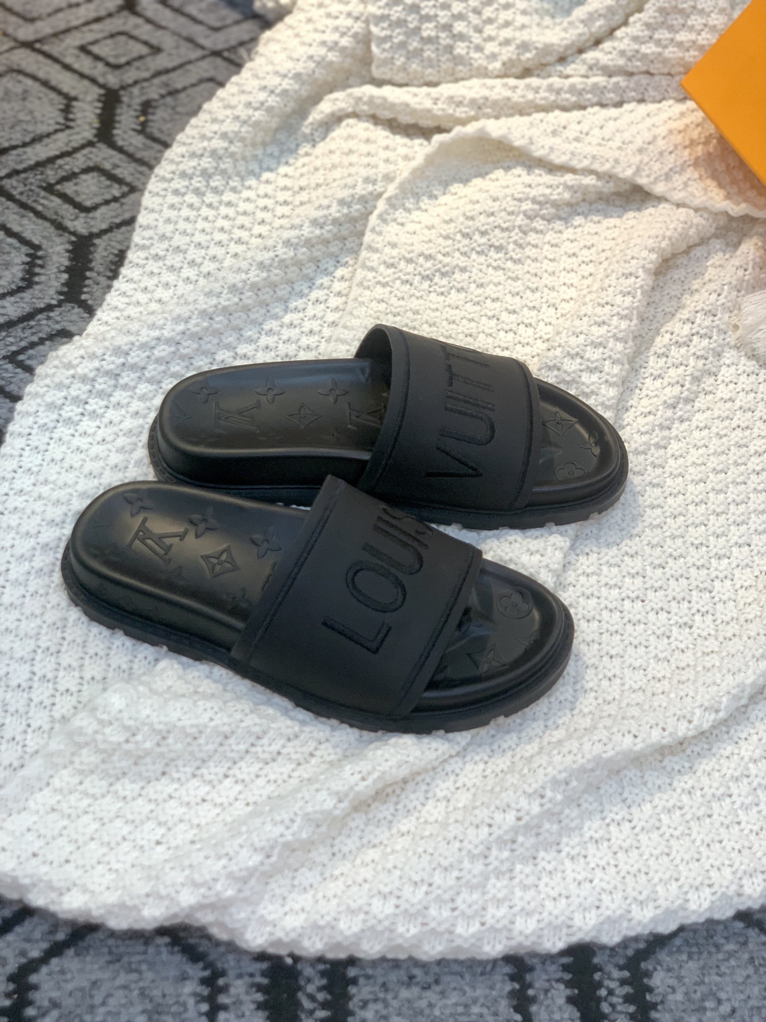 Louis Vuitton Women’s Pool Pillow Flat Comfort Mule Black For Women LV