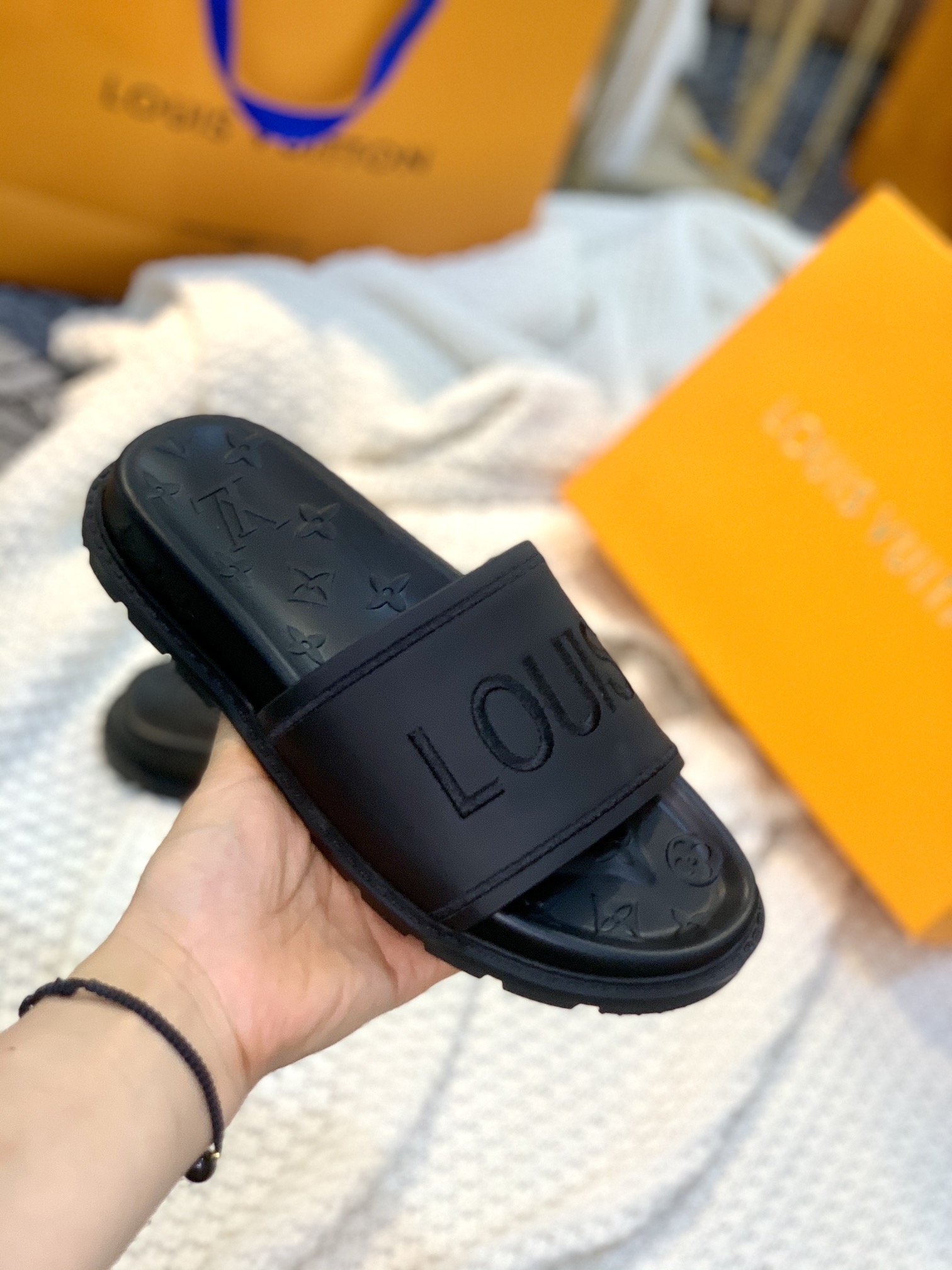 Louis Vuitton Women’s Pool Pillow Flat Comfort Mule Black For Women LV