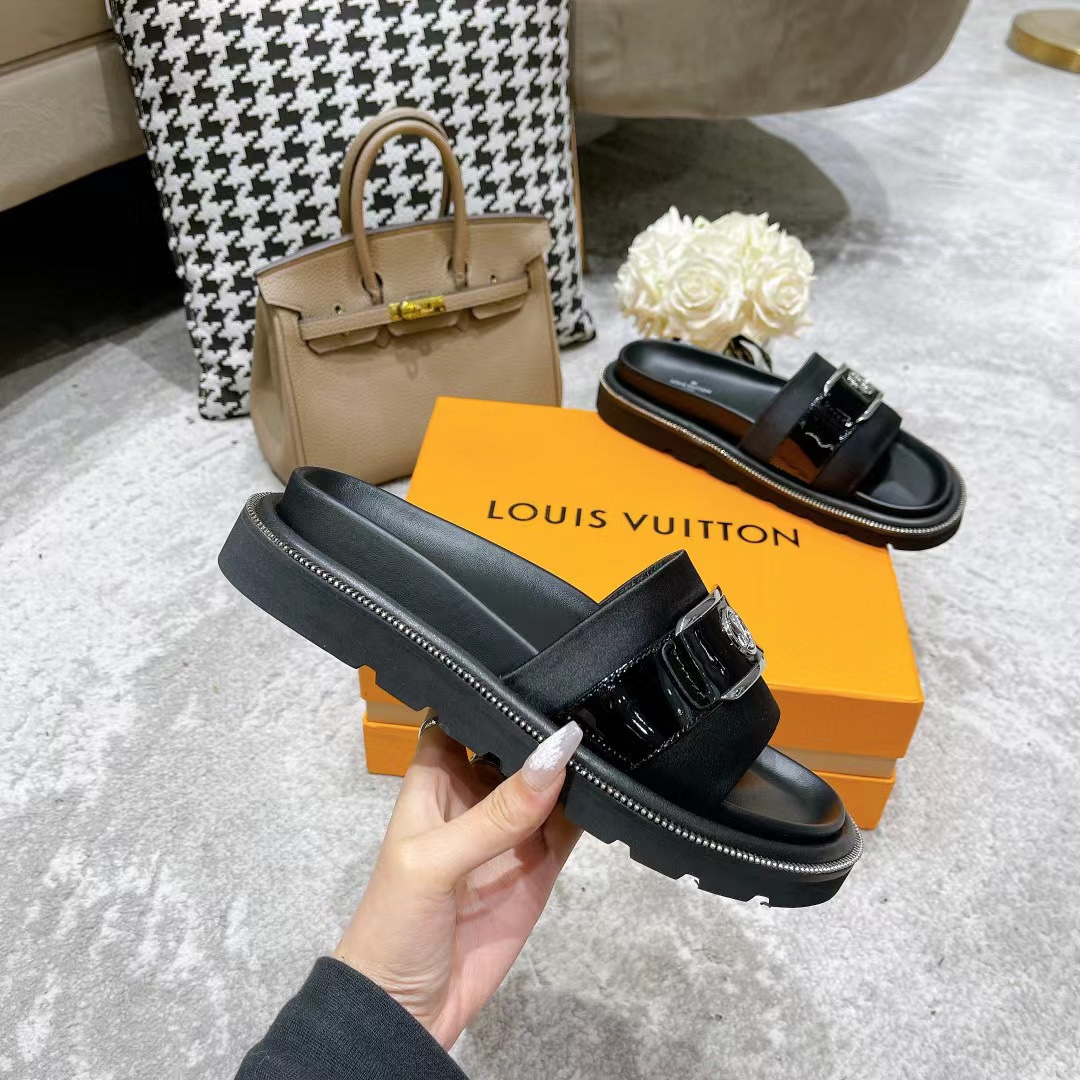 Louis Vuitton Women’s Pool Pillow Flat Comfort Mule Black For Women LV