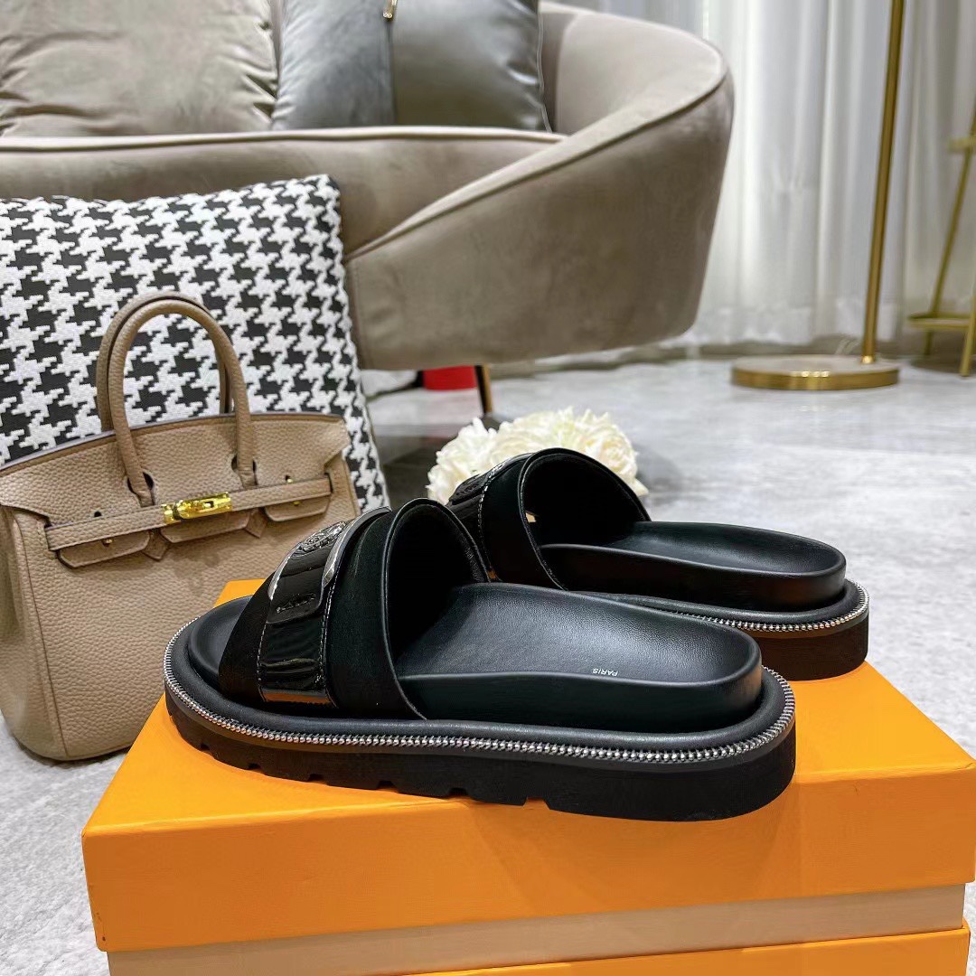 Louis Vuitton Women’s Pool Pillow Flat Comfort Mule Black For Women LV