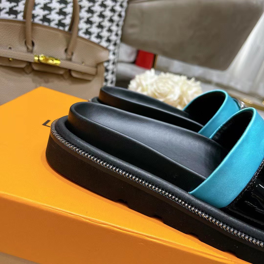 Louis Vuitton Women’s Pool Pillow Flat Comfort Mule Blue For Women LV