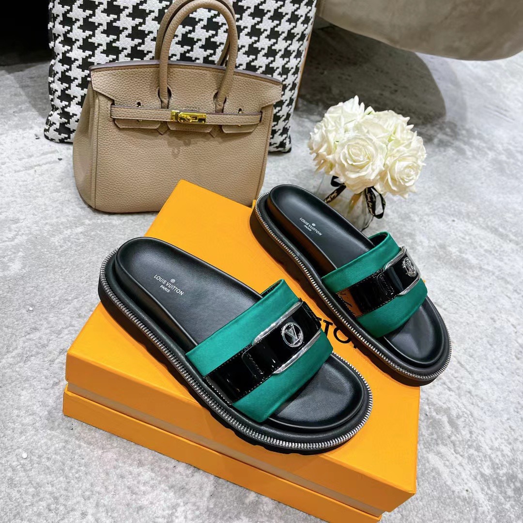 Louis Vuitton Women’s Pool Pillow Flat Comfort Mule Green For Women LV 1AA0SY