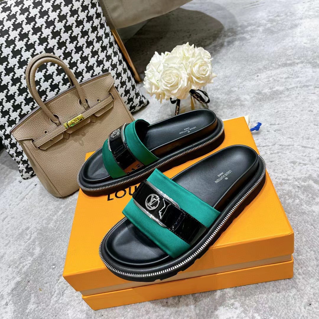 Louis Vuitton Women’s Pool Pillow Flat Comfort Mule Green For Women LV 1AA0SY