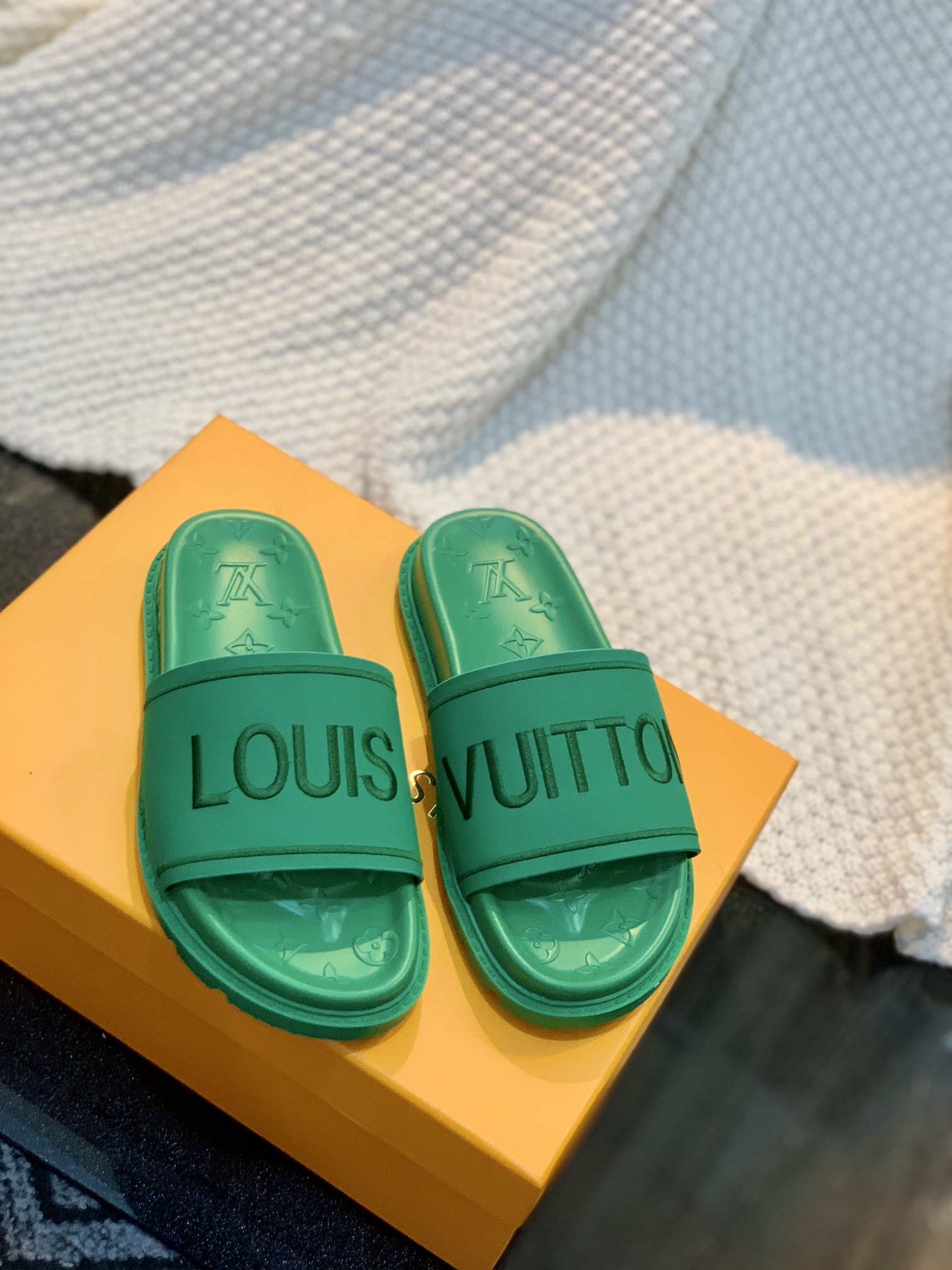 Louis Vuitton Women’s Pool Pillow Flat Comfort Mule Green For Women LV