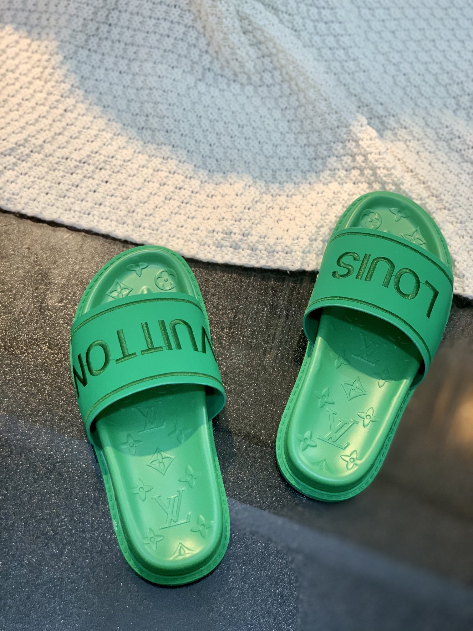 Louis Vuitton Women’s Pool Pillow Flat Comfort Mule Green For Women LV