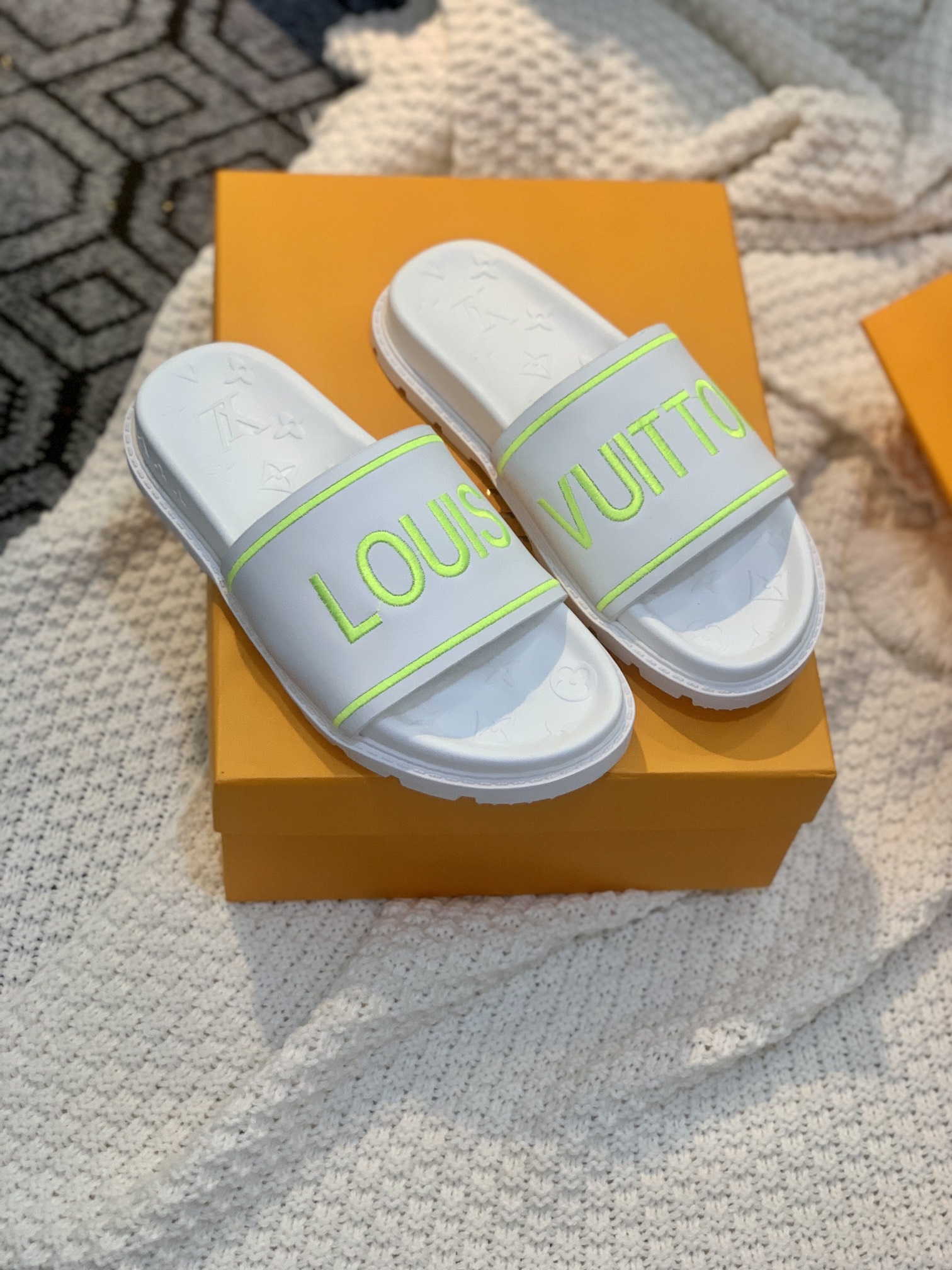 Louis Vuitton Women’s Pool Pillow Flat Comfort Mule White For Women LV
