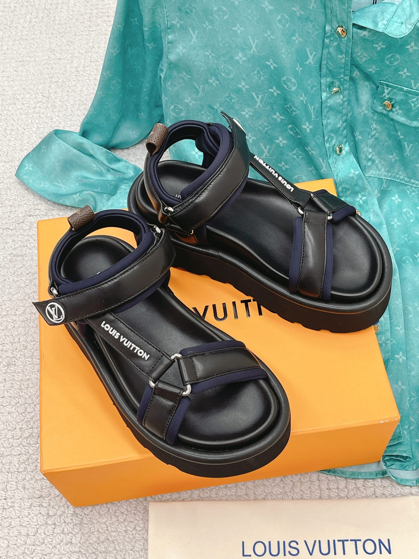 Louis Vuitton Women’s Pool Pillow Flatform Comfort Sandal Black For Women LV 1AABR3