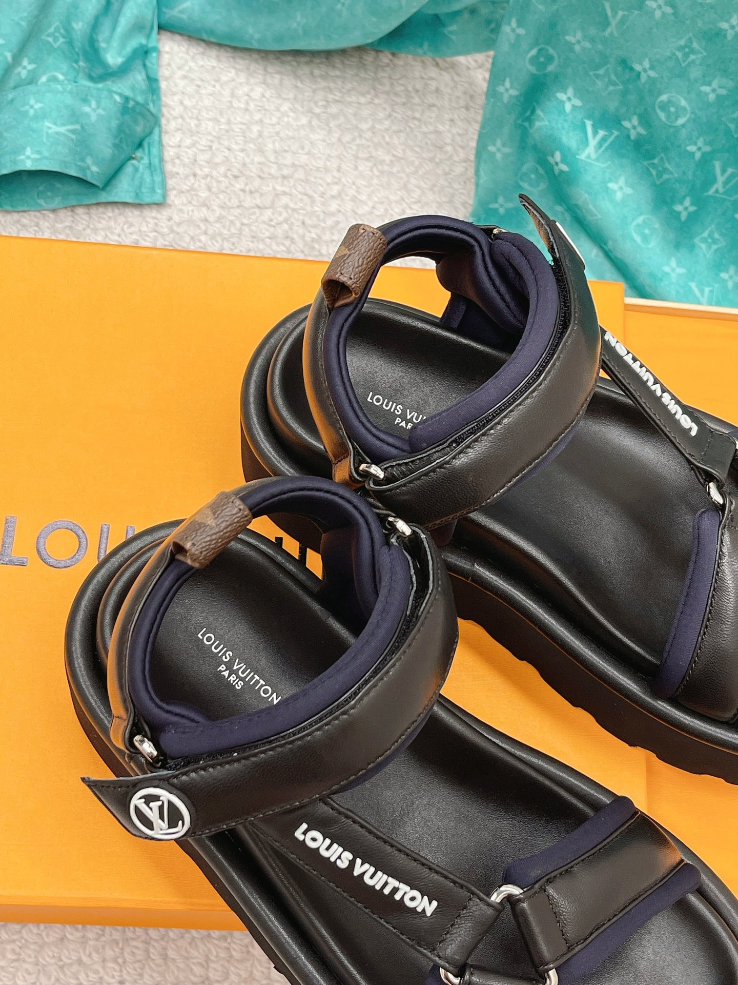 Louis Vuitton Women’s Pool Pillow Flatform Comfort Sandal Black For Women LV 1AABR3