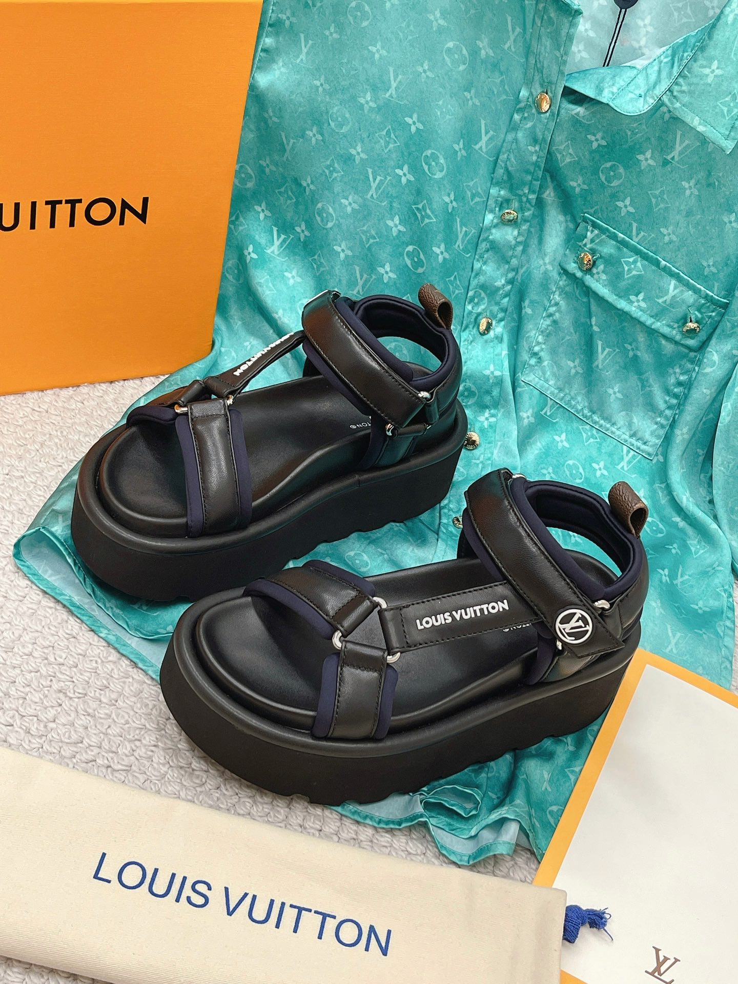 Louis Vuitton Women’s Pool Pillow Flatform Comfort Sandal Black For Women LV 1AABR3