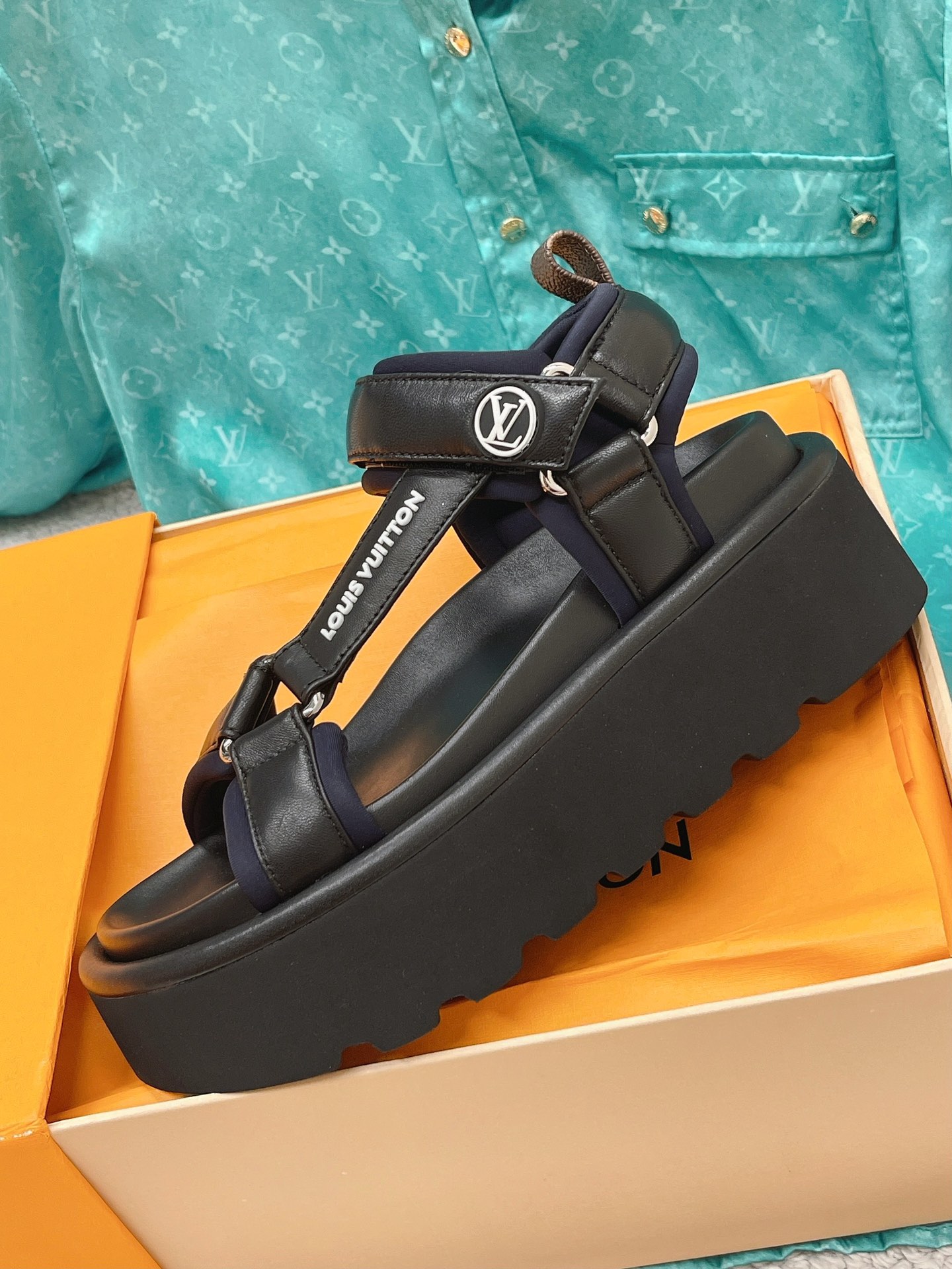 Louis Vuitton Women’s Pool Pillow Flatform Comfort Sandal Black For Women LV 1AABR3