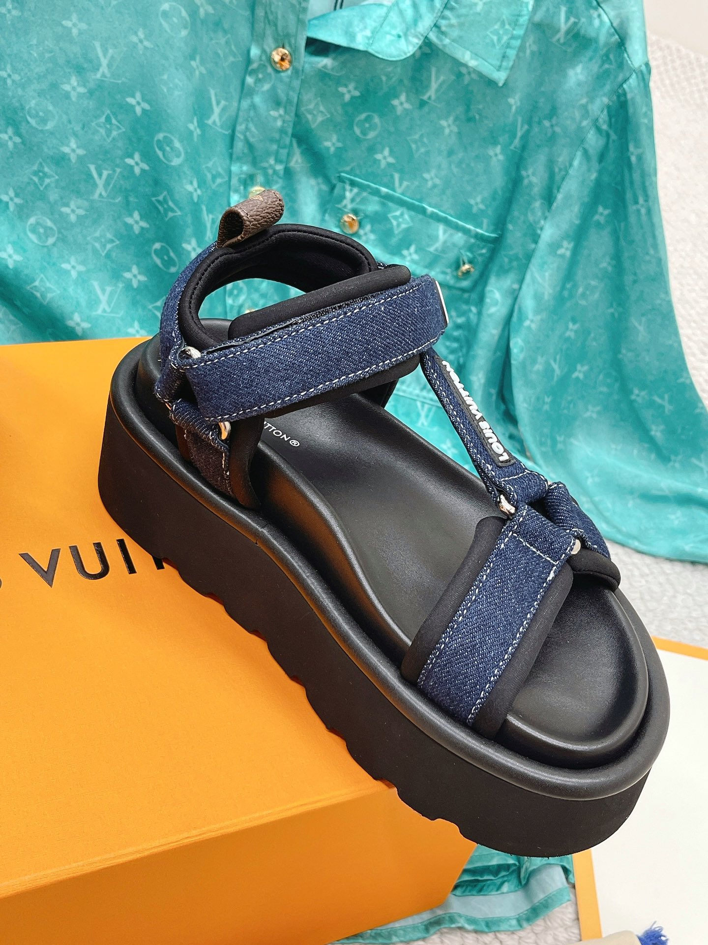 Louis Vuitton Women’s Pool Pillow Flatform Comfort Sandal Blue For Women LV 1AACHL