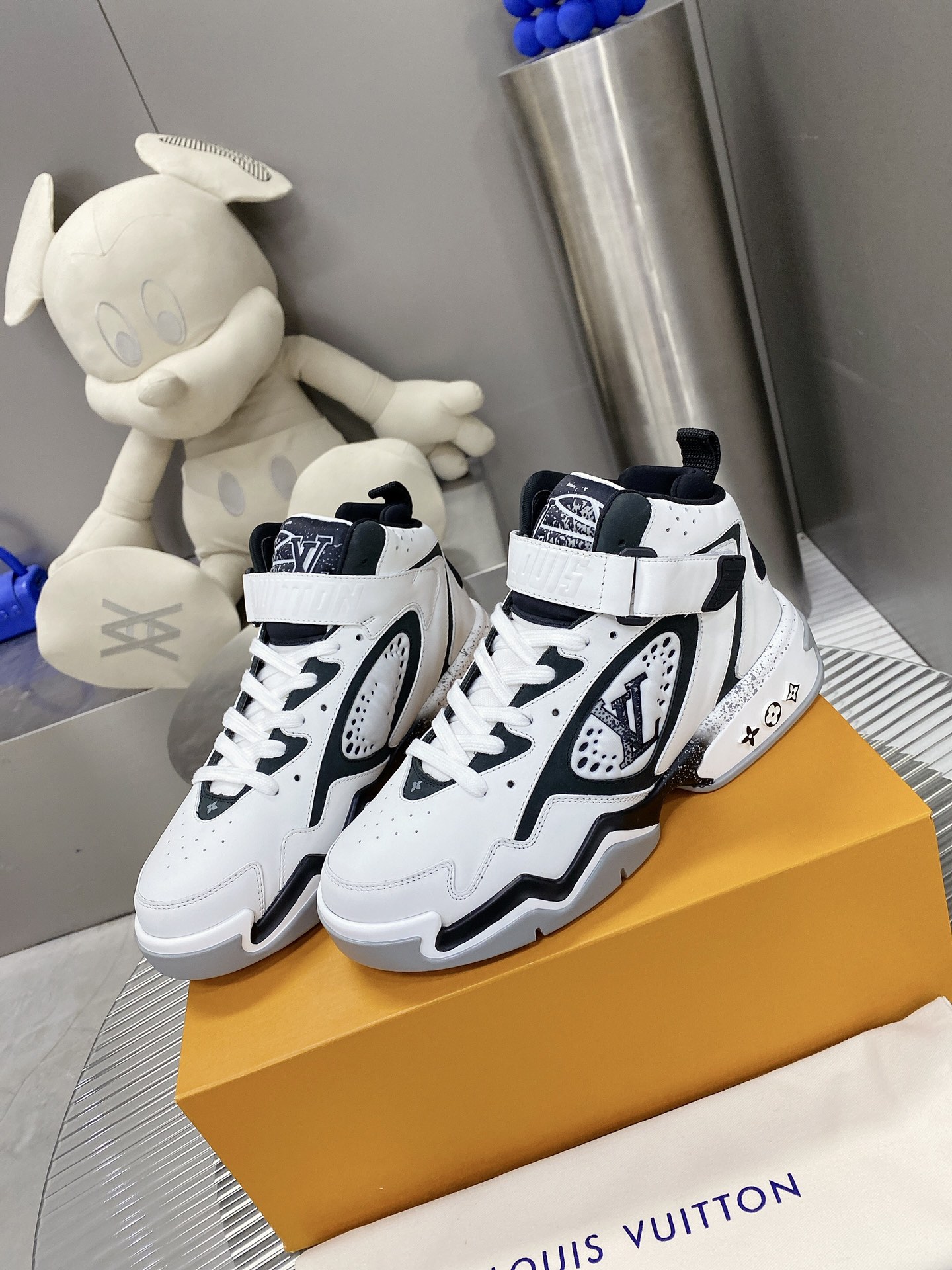 Louis Vuitton Women’s Sneaker LV Trainer 2 White For Women LV