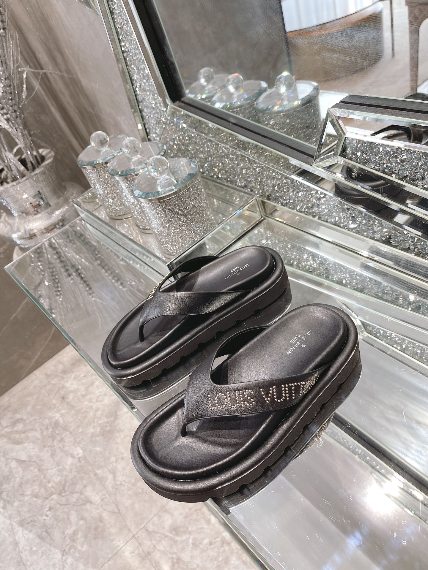Louis Vuitton Women’s The Pool Pillow Flat Comfort Thong Black For Women LV 1AABF9