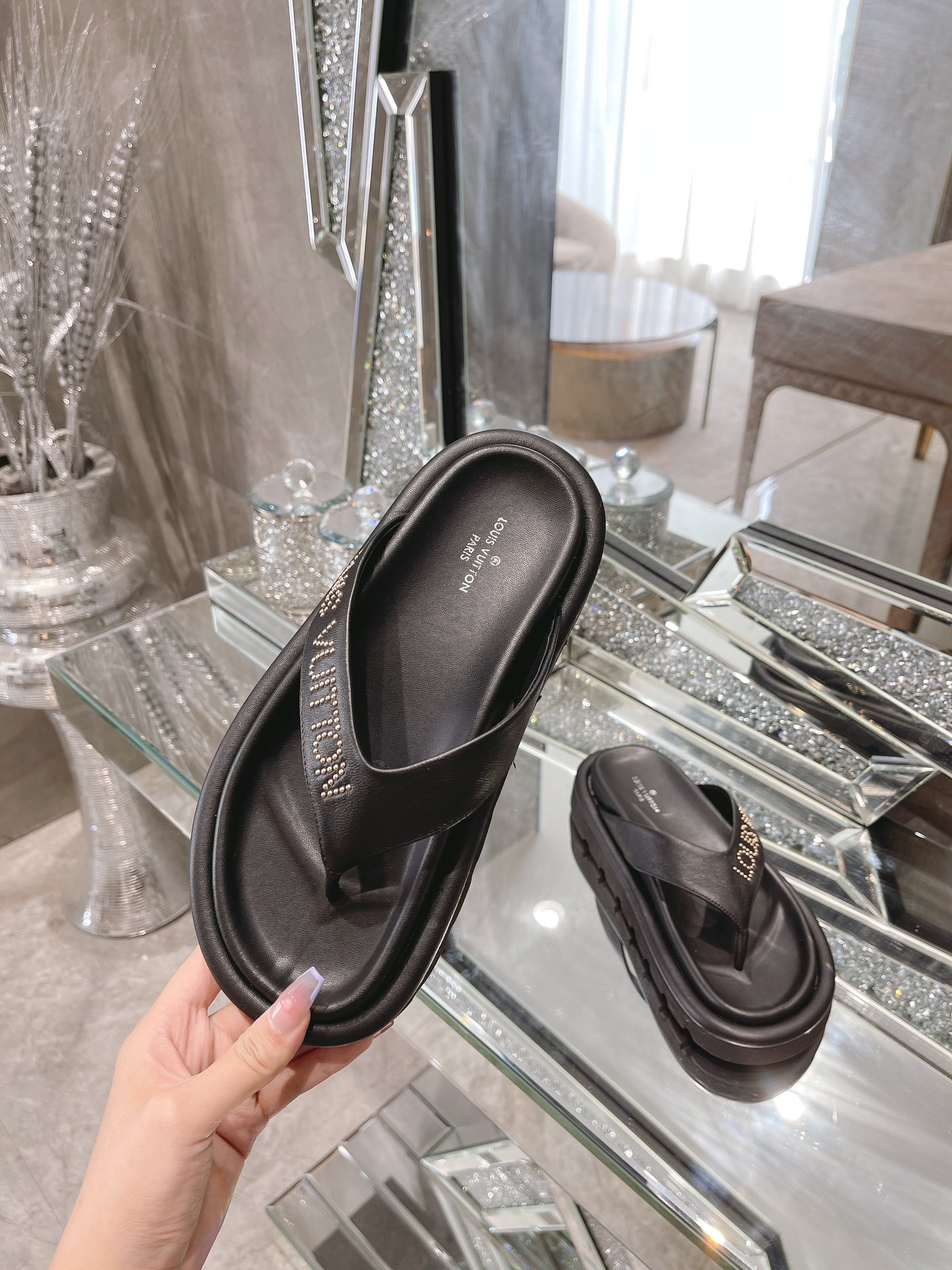 Louis Vuitton Women’s The Pool Pillow Flat Comfort Thong Black For Women LV 1AABF9