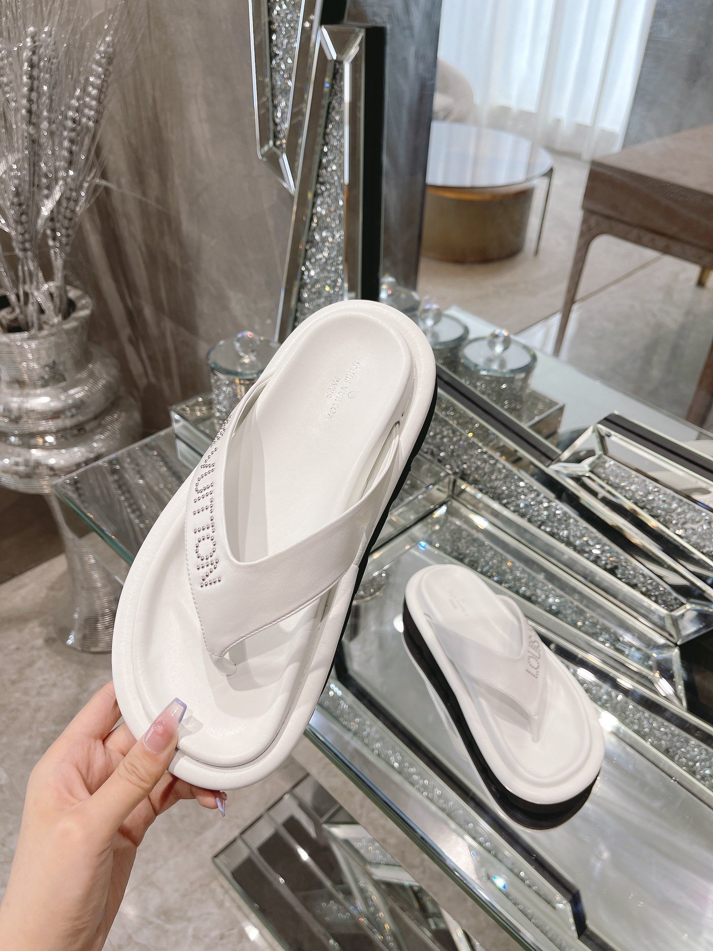 Louis Vuitton Women’s The Pool Pillow Flat Comfort Thong White For Women LV 1AABFK