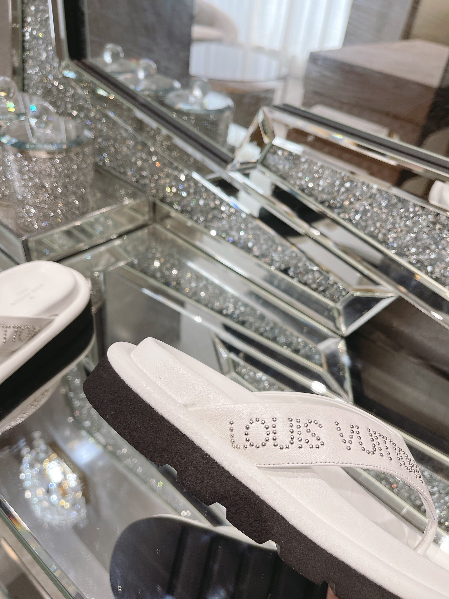 Louis Vuitton Women’s The Pool Pillow Flat Comfort Thong White For Women LV 1AABFK