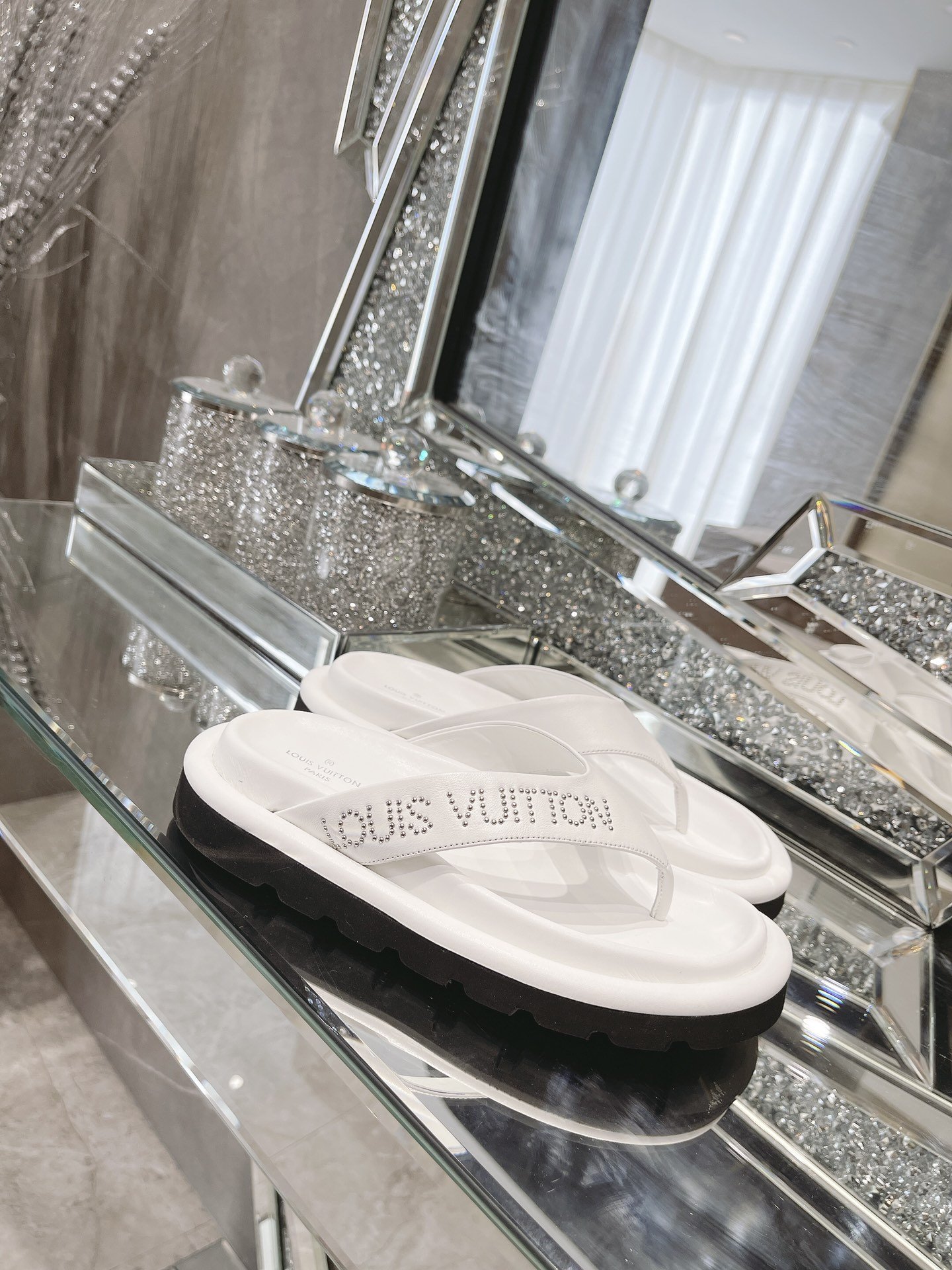 Louis Vuitton Women’s The Pool Pillow Flat Comfort Thong White For Women LV 1AABFK