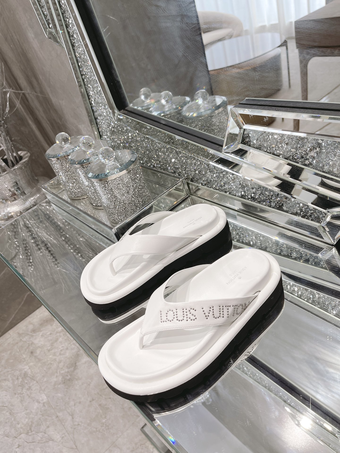 Louis Vuitton Women’s The Pool Pillow Flat Comfort Thong White For Women LV 1AABFK