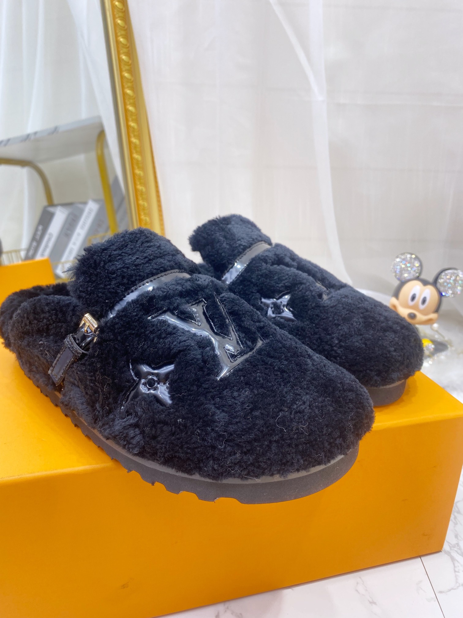Louis Vuitton Women’s Winterbreak Flat Comfort Mule Dark Blue For Women LV