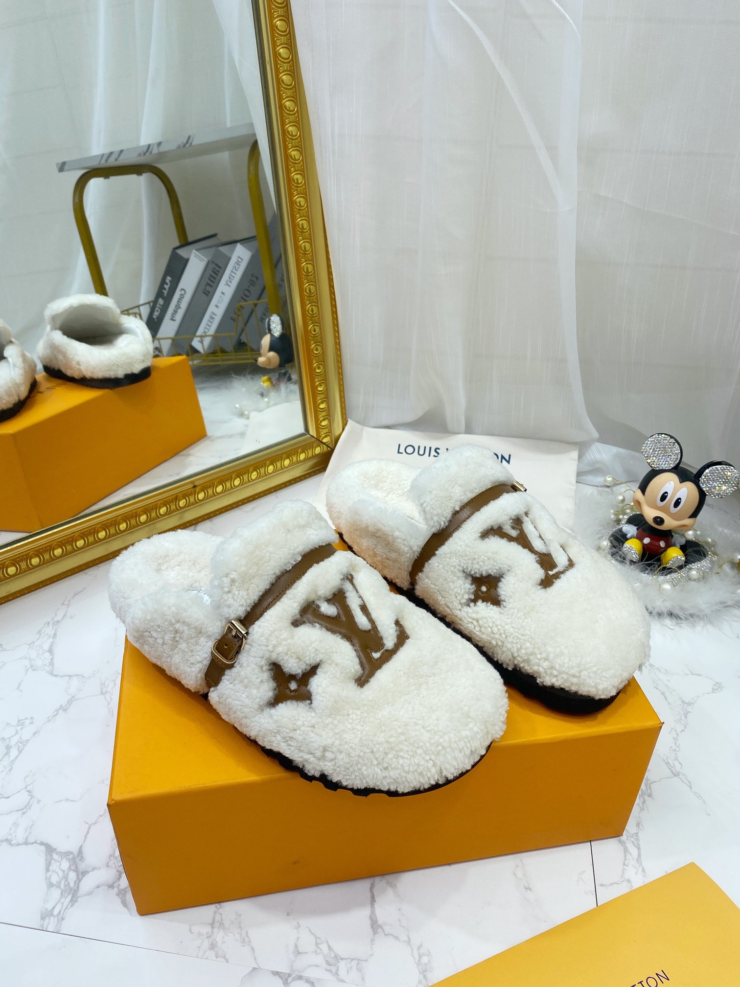 Louis Vuitton Women’s Winterbreak Flat Comfort Mule White For Women LV