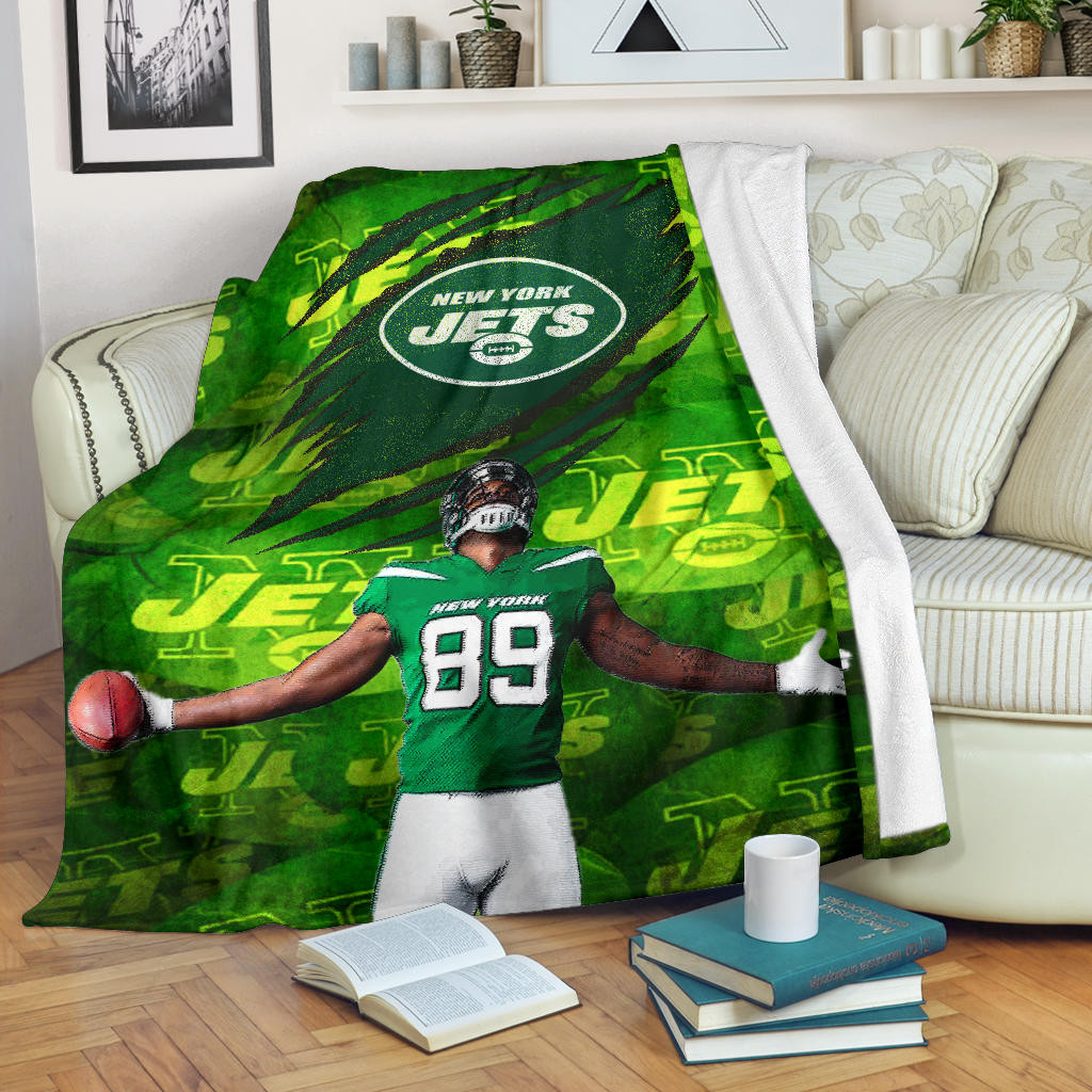 New York American Football Jets Player 89 Celebrating Score Holding Ball Fleece Blankets