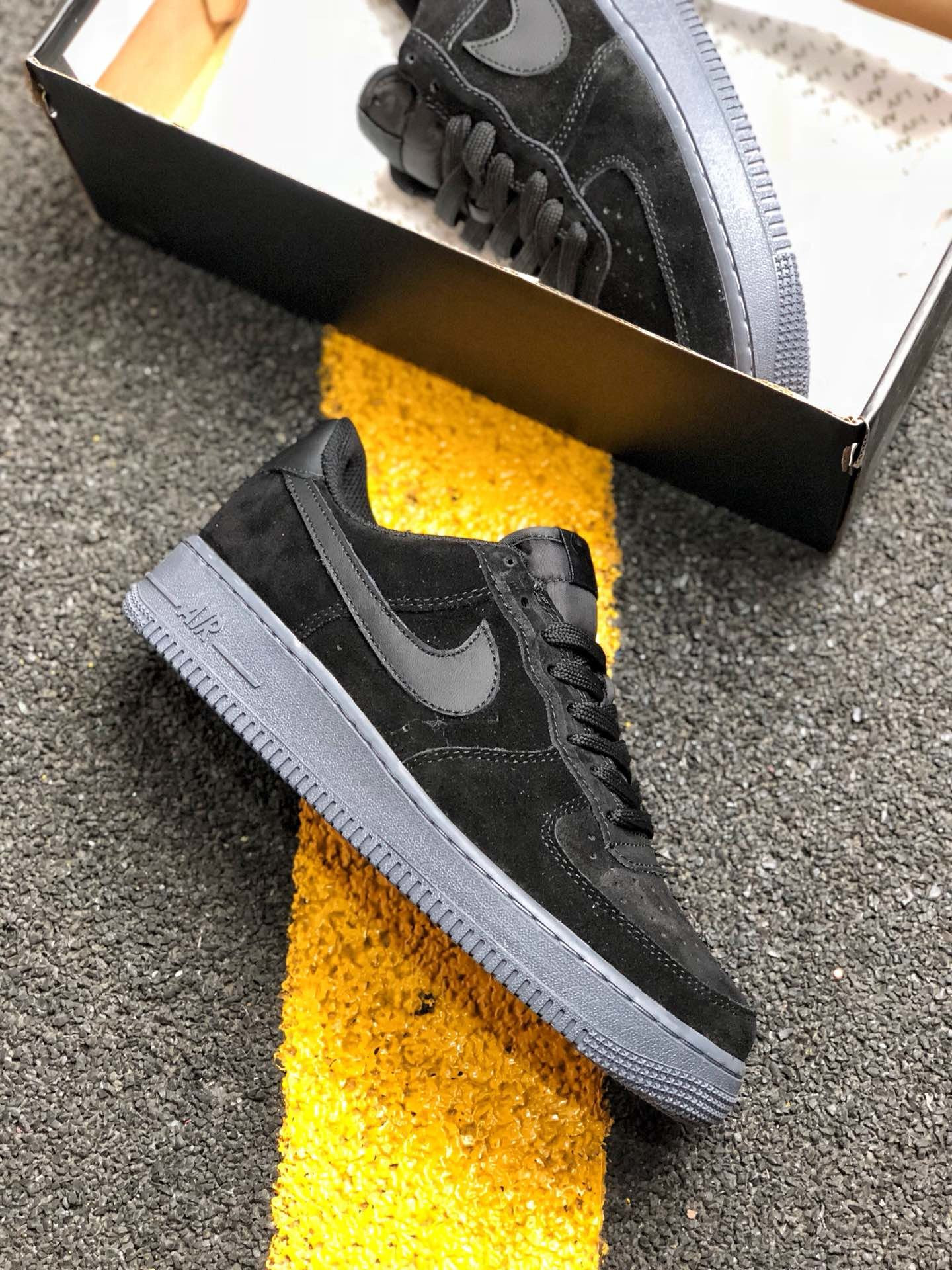 Nike Air Force 1 Low ‘07 LV8 3 “Black/Anthracite” For Sale