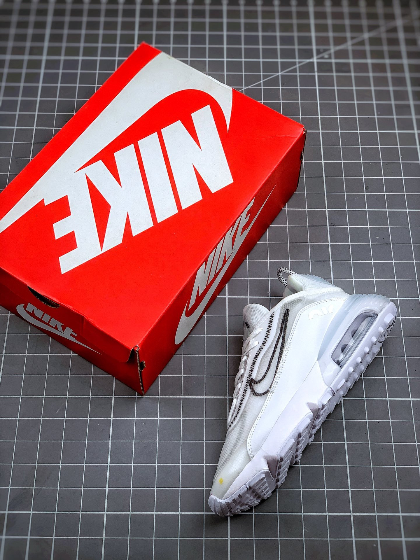 Nike Air Max 2090 White/Black For Sale