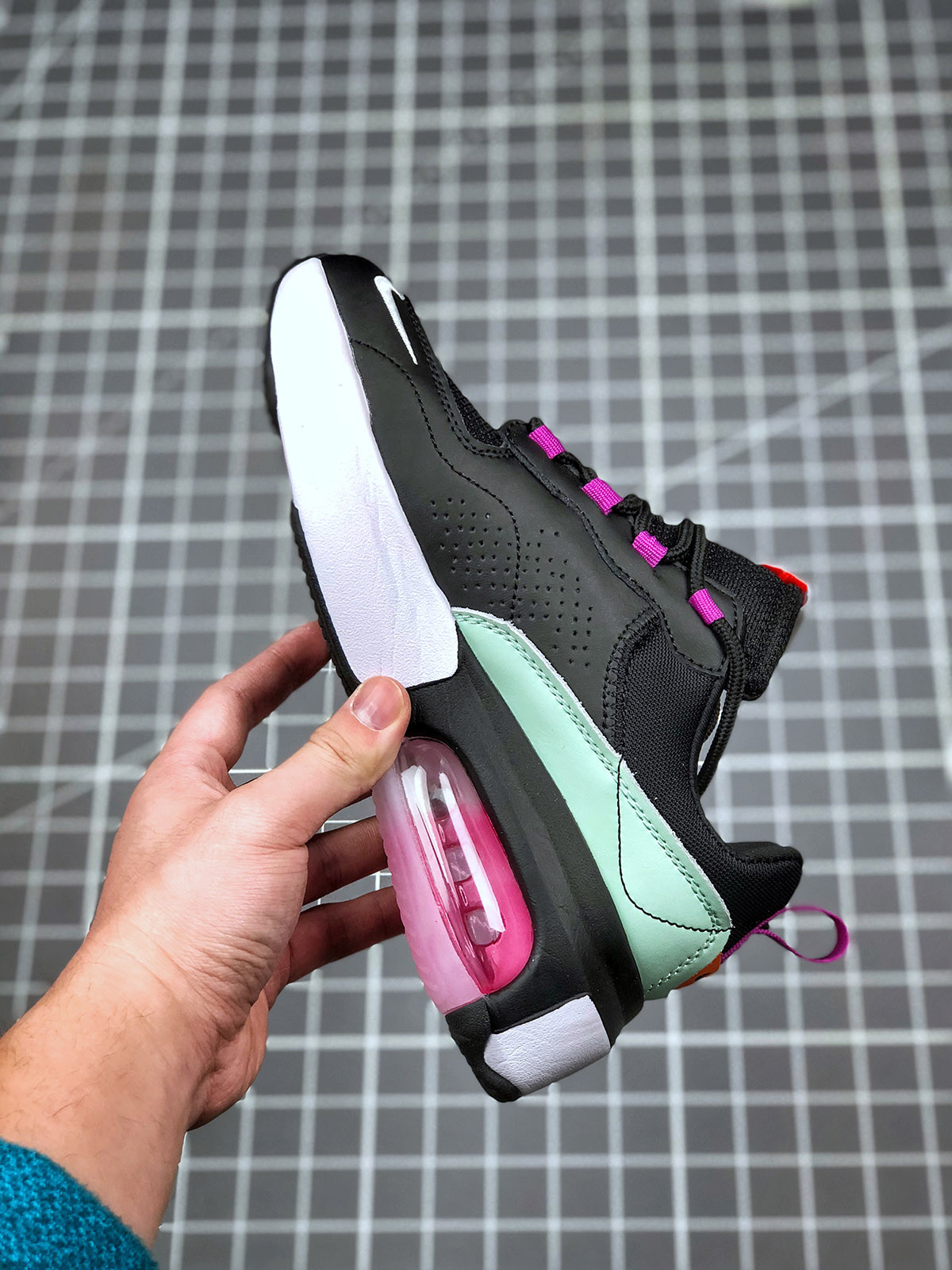 Nike WMNS Air Max Verona Black/Summit White-Fire Pink For Sale