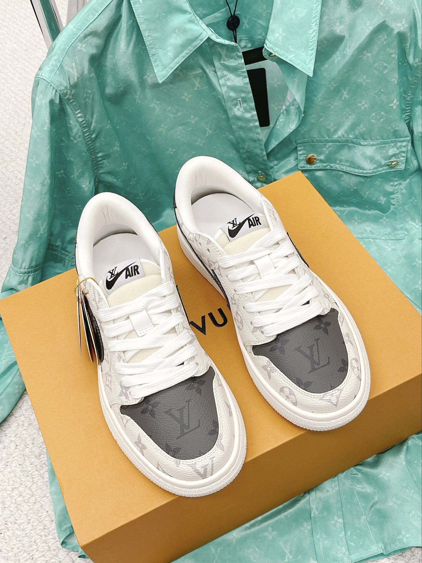 Nike x Louis Vuitton Women’s Shoes Gray For Women LV