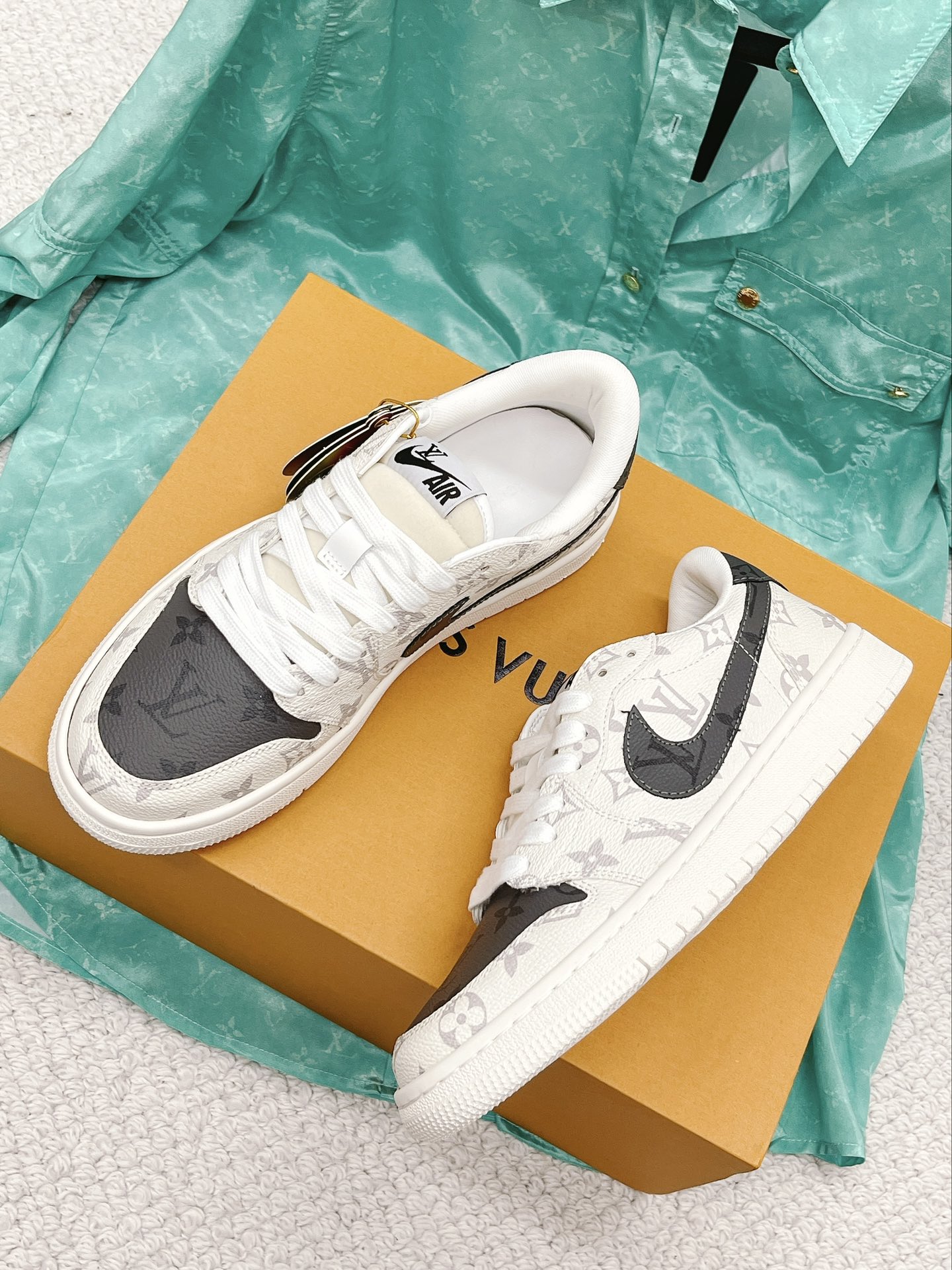 Nike x Louis Vuitton Women’s Shoes Gray For Women LV
